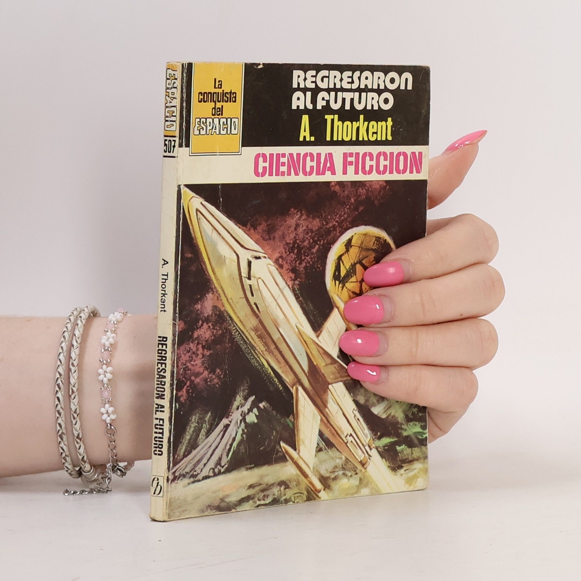 A. Thorkent Regresaron al futuro
