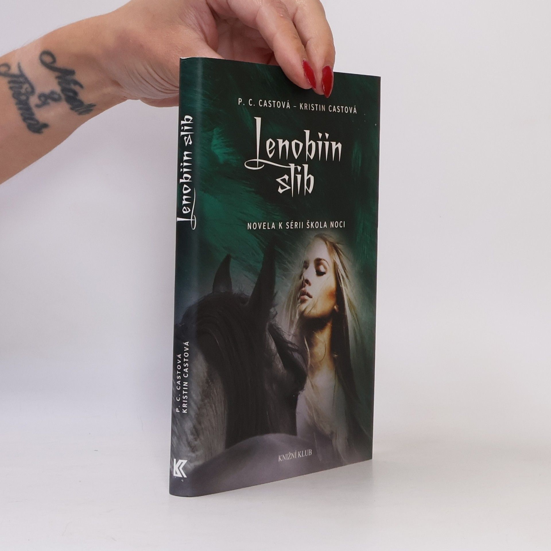 P. C. Cast Lenobiin slib. Škola noci 2