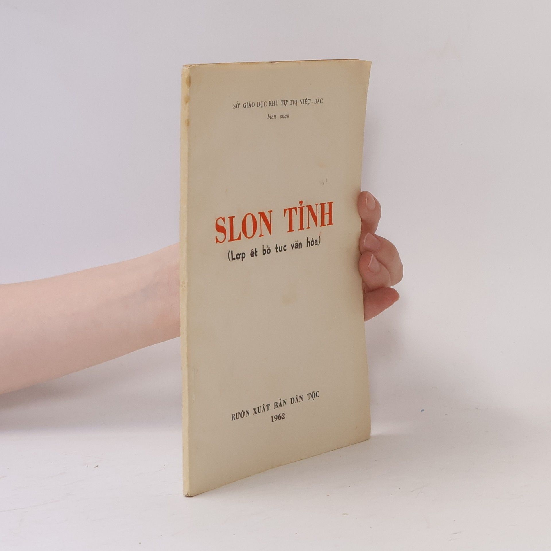 Collectif d'auteurs Slon tỉnh. Lợp êt bò tục văn hóa