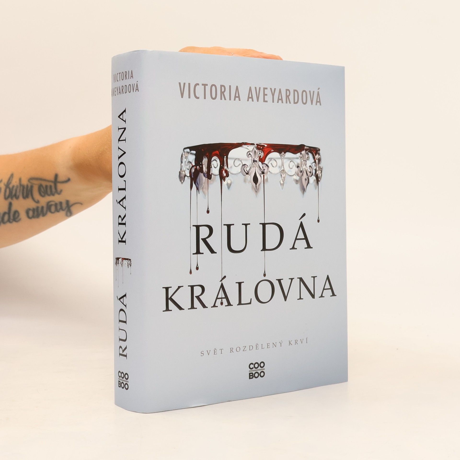 Victoria Aveyardová Rudá královna