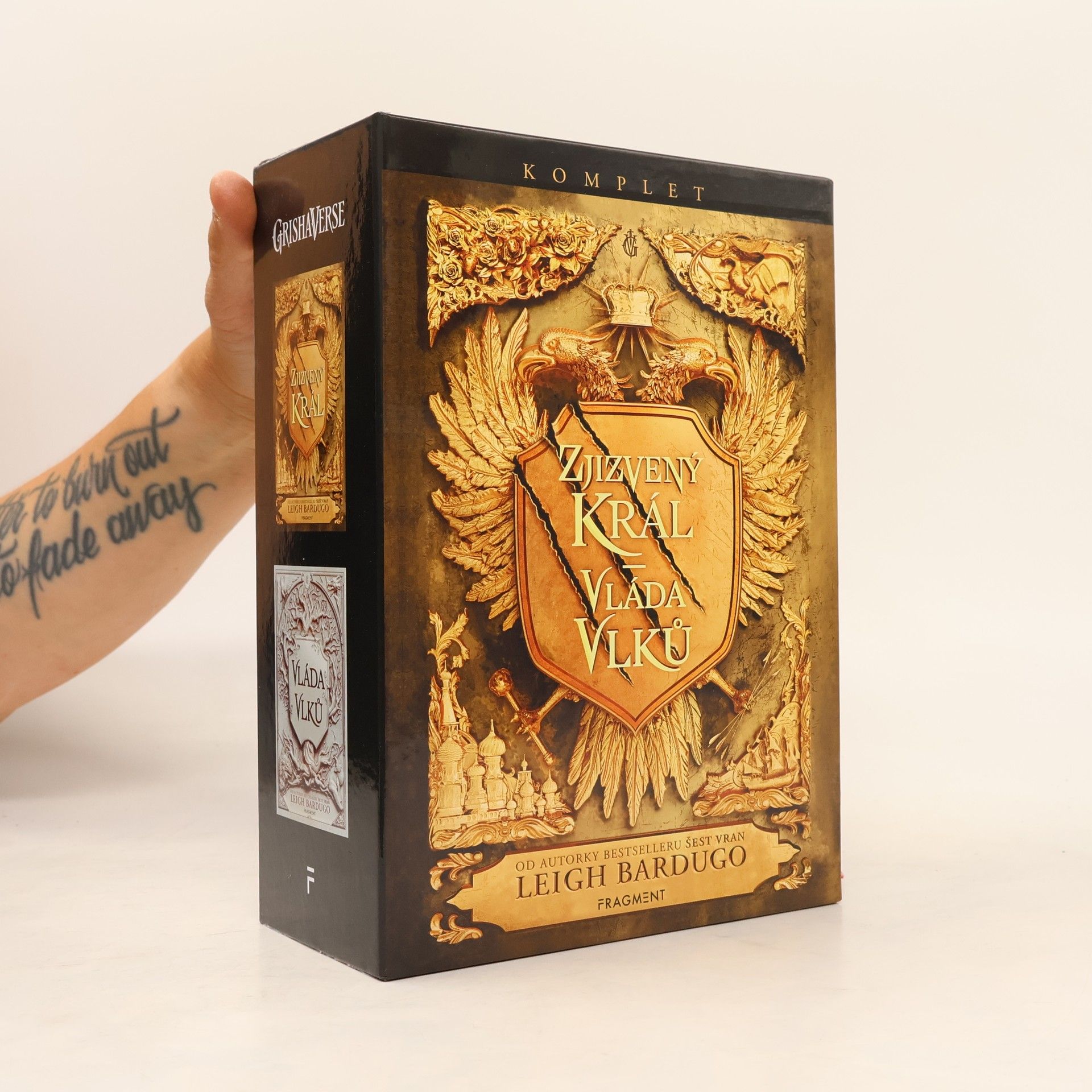 Leigh Bardugo Zjizvený král. Vláda vlků