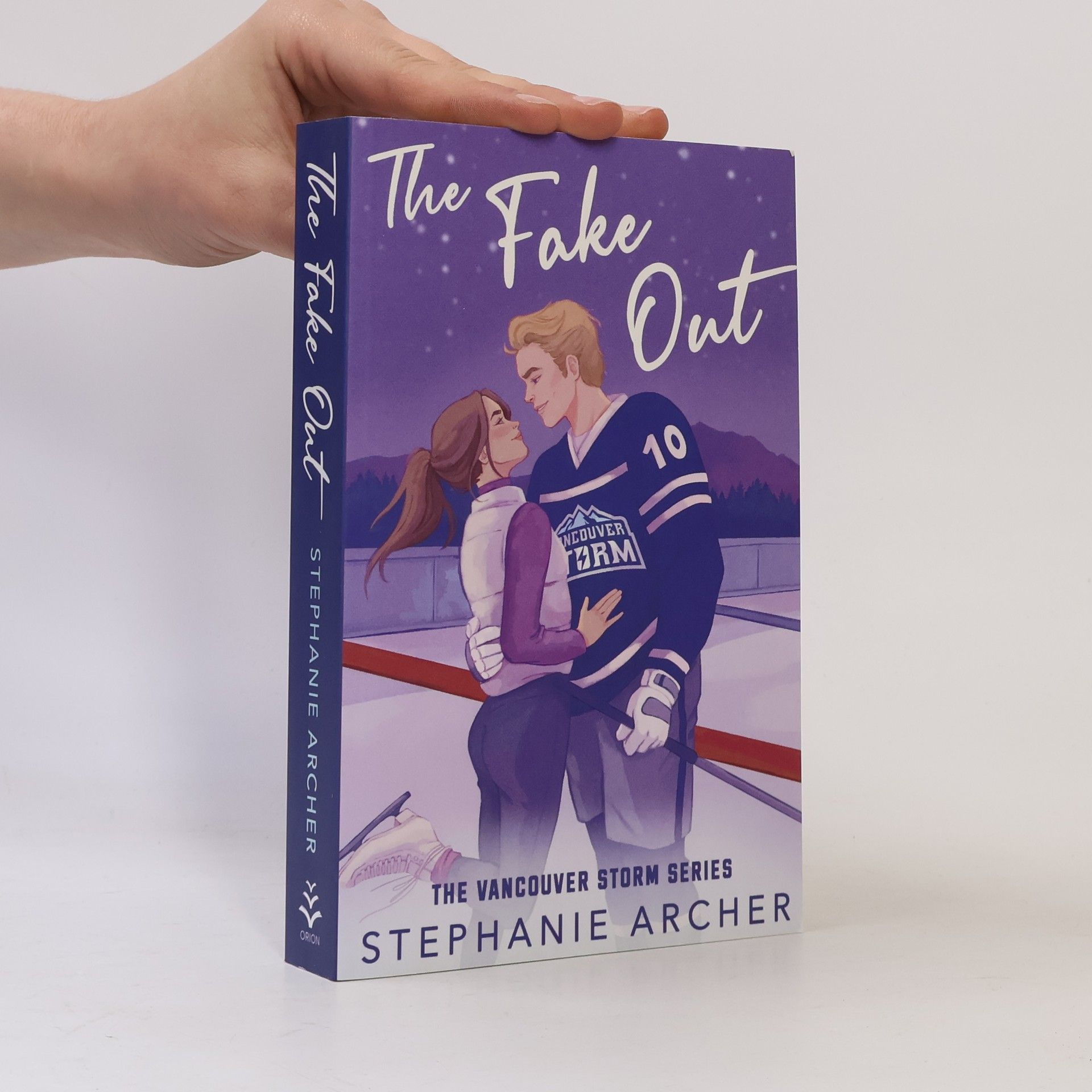 Stephanie Archer The Fake Out
