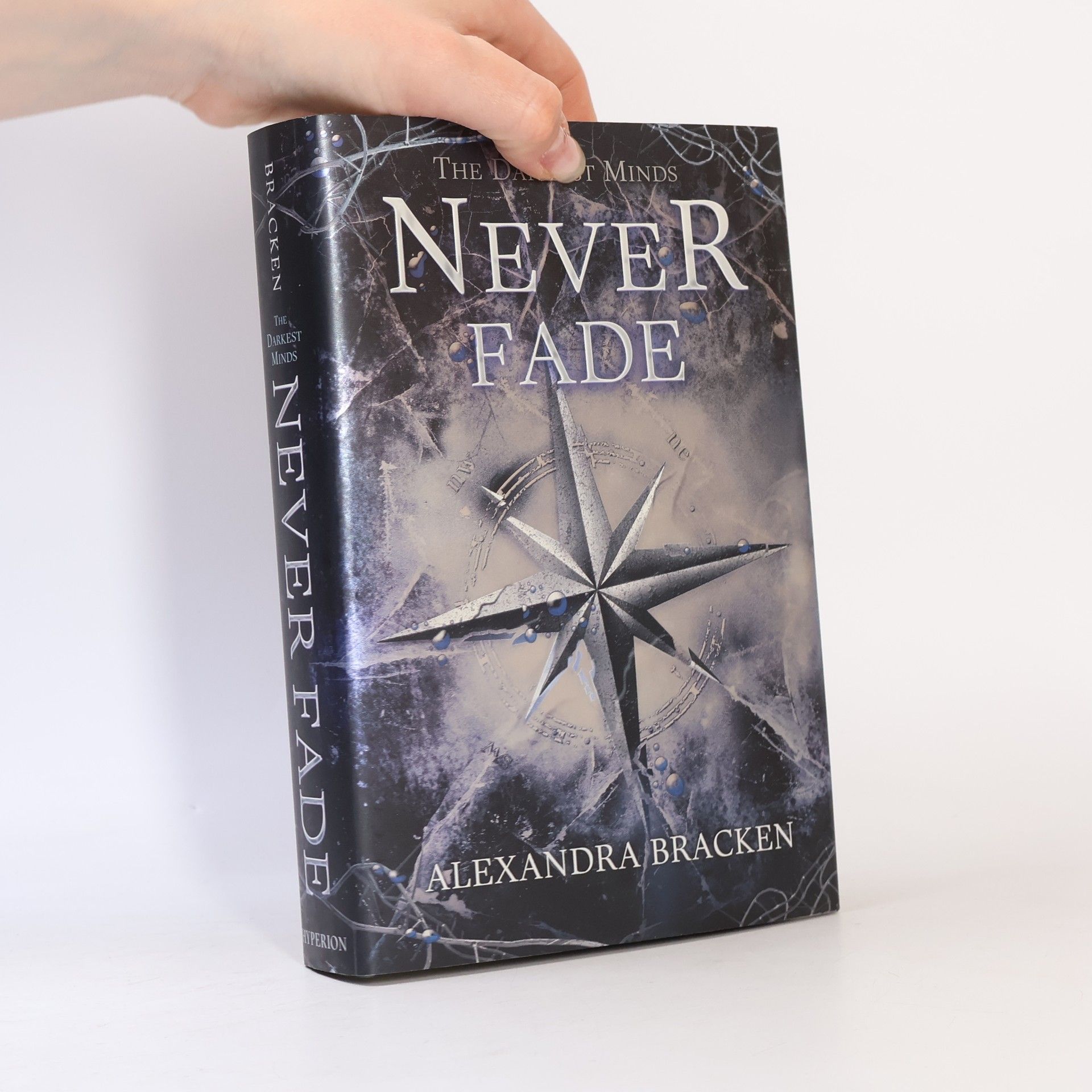Alexandra Brackenová The Darkest Minds - 2: Never Fade