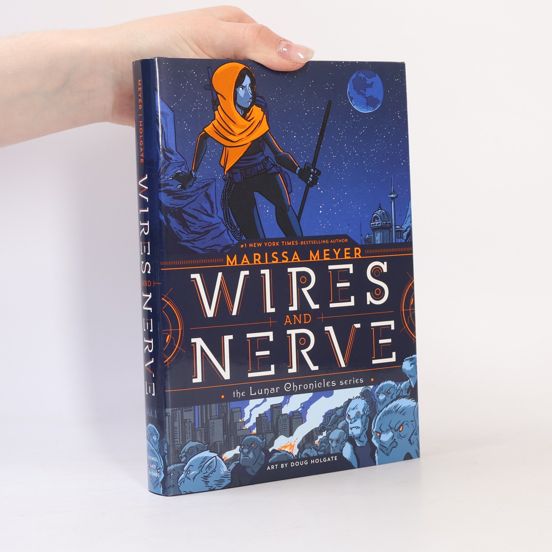 Marissa Meyer Wires and Nerve. Volume 1
