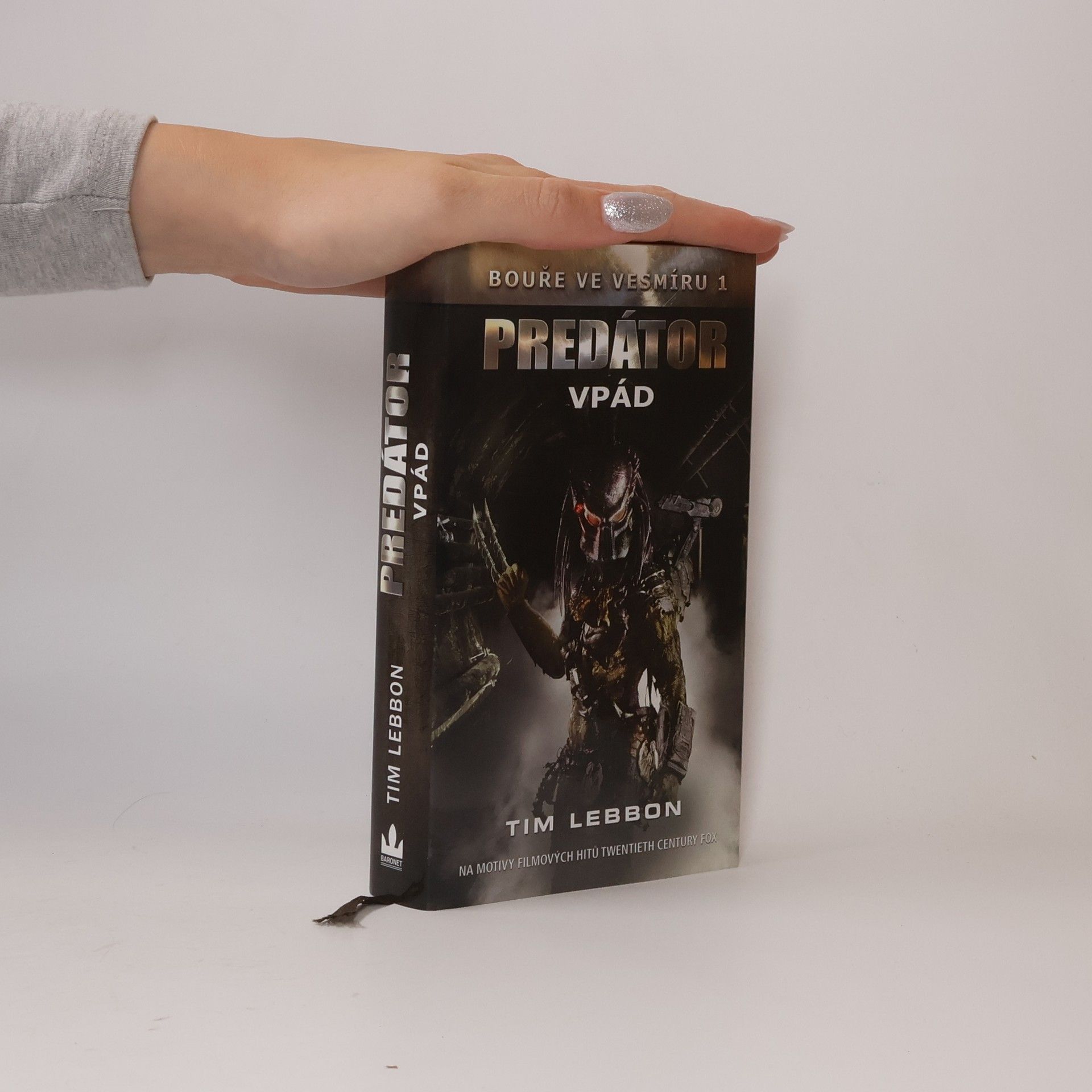 Tim Lebbon Bouře ve vesmíru. 1, Predátor - Vpád
