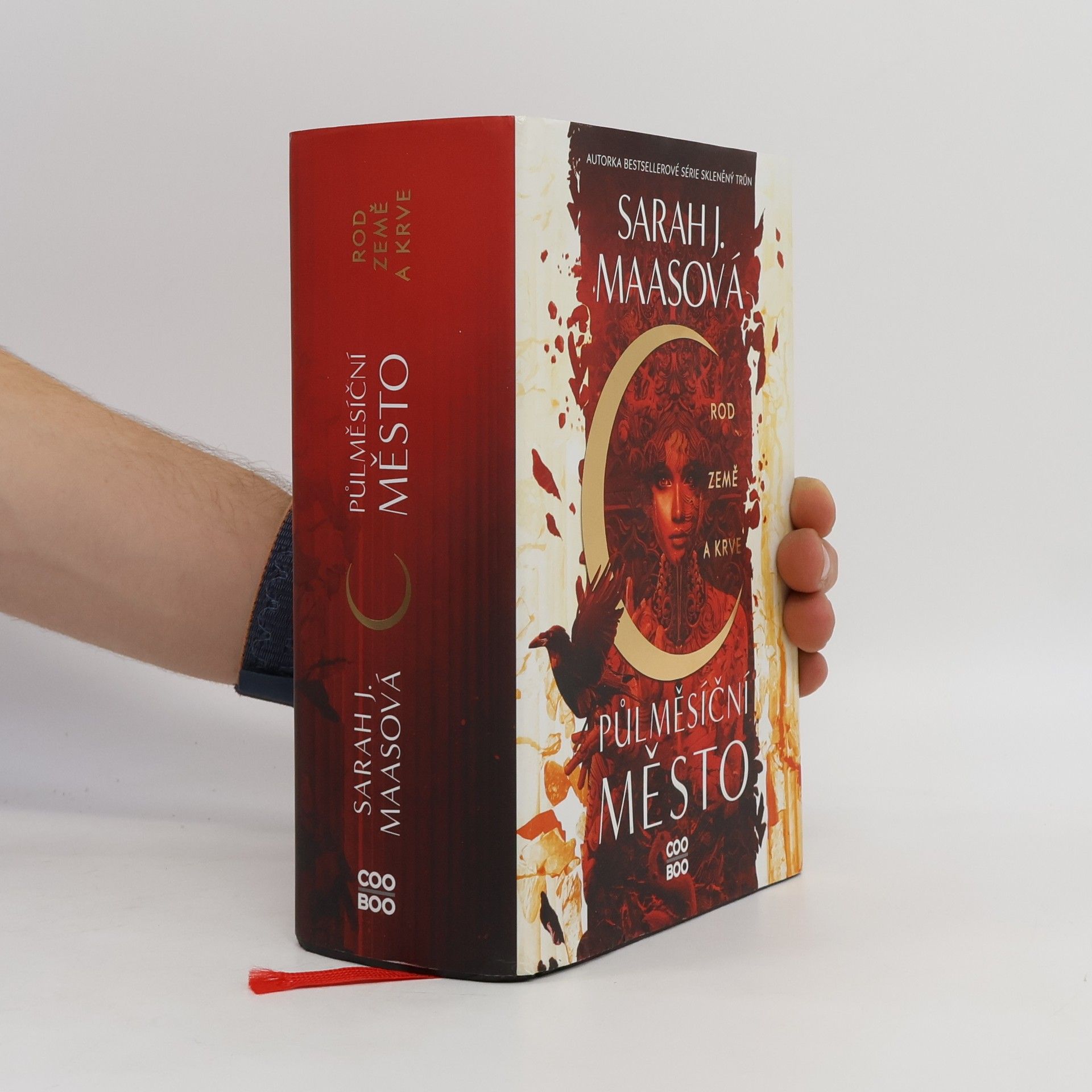 Sarah J. Maas Půlměsíční město. Rod země a krve