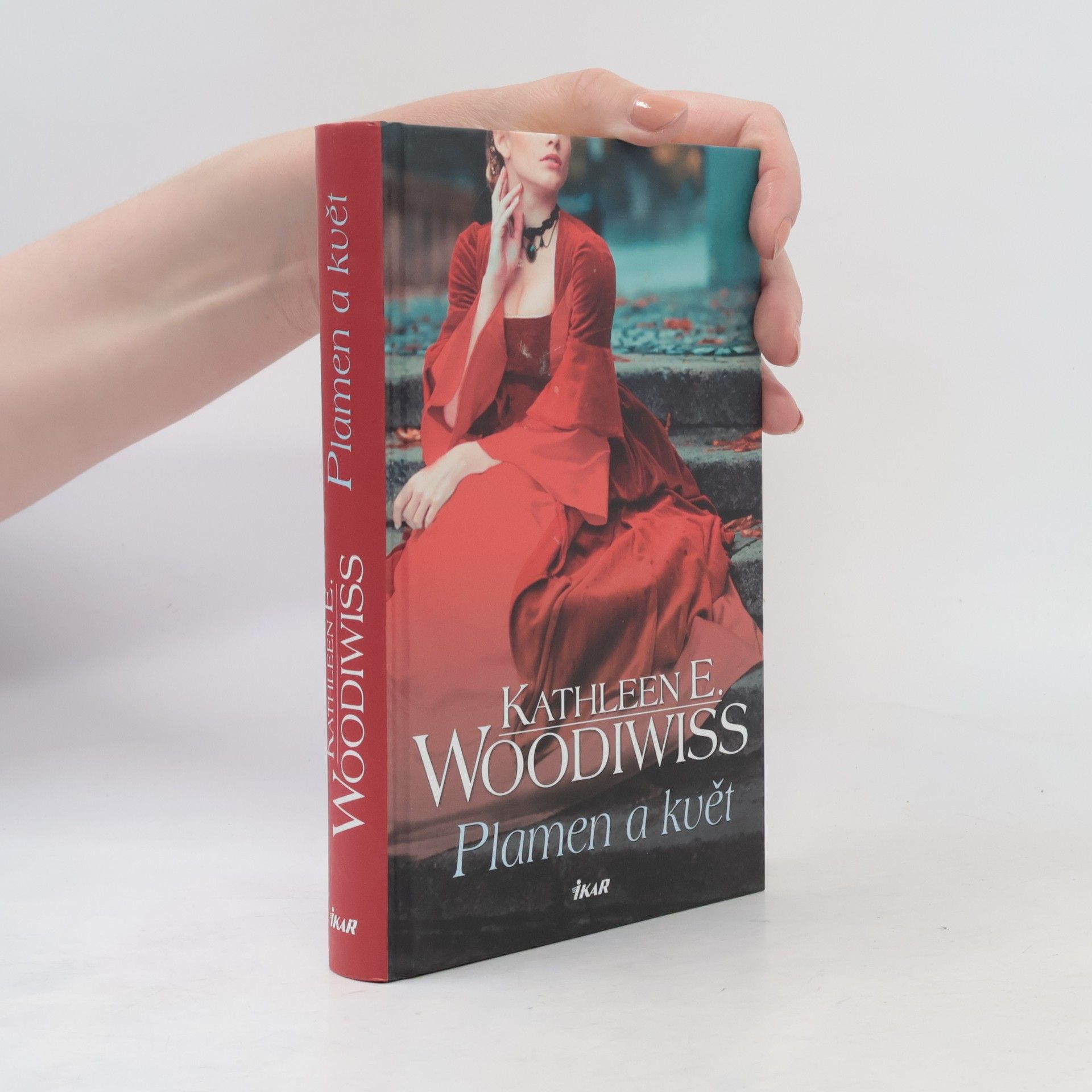 Kathleen E. Woodiwiss Plamen a květ