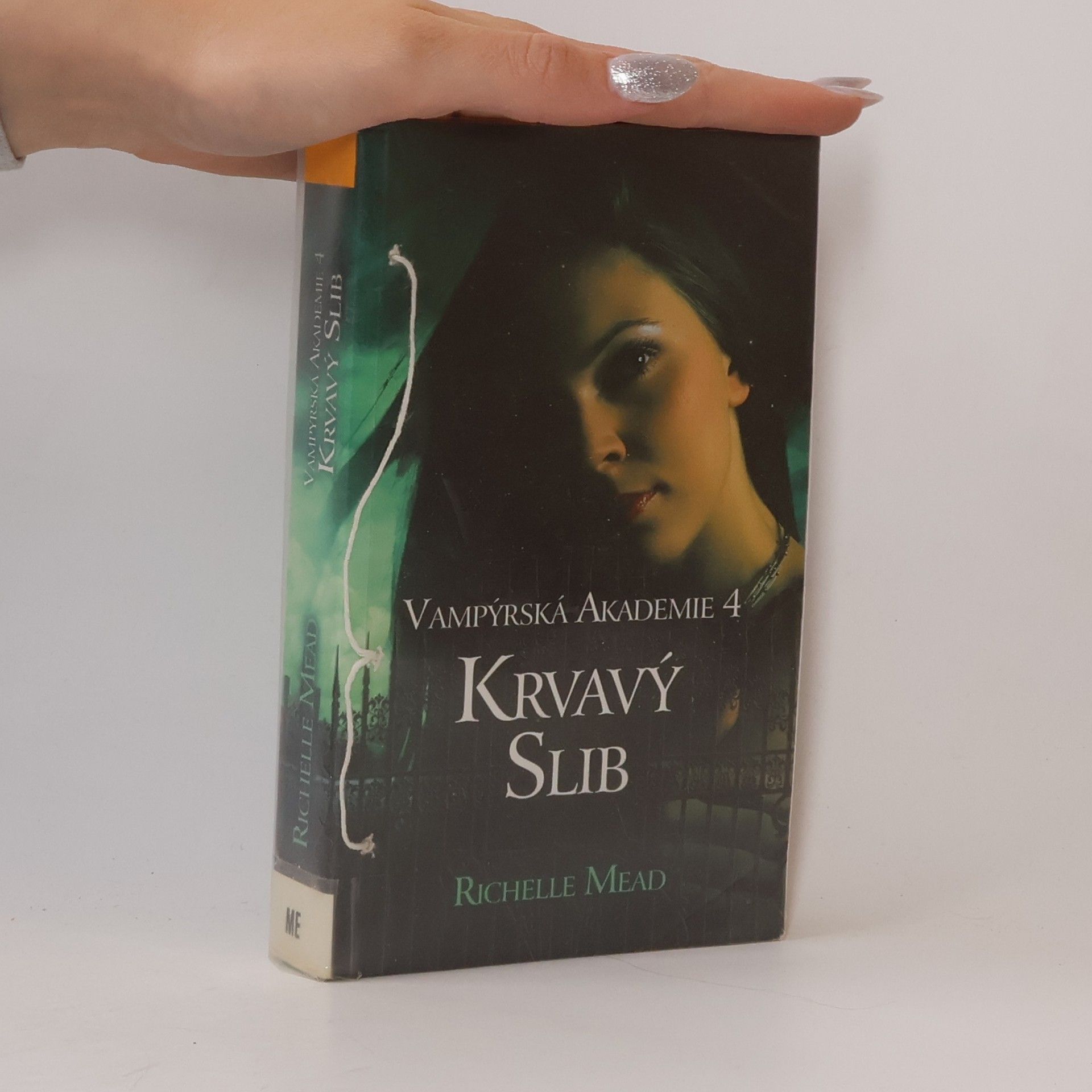 Richelle Mead Vampýrská akademie 4: Krvavý slib
