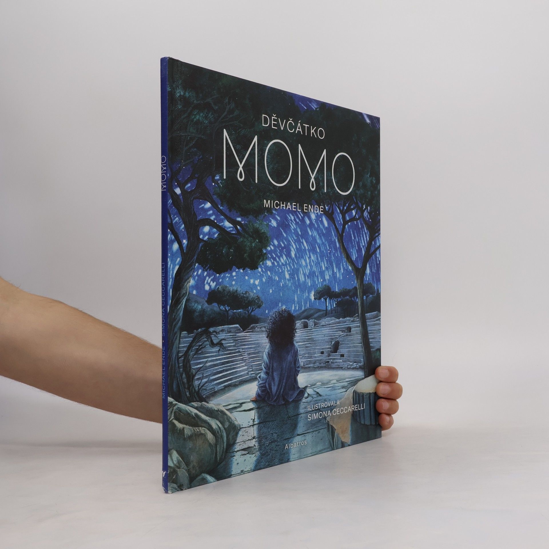 Děvčátko Momo
