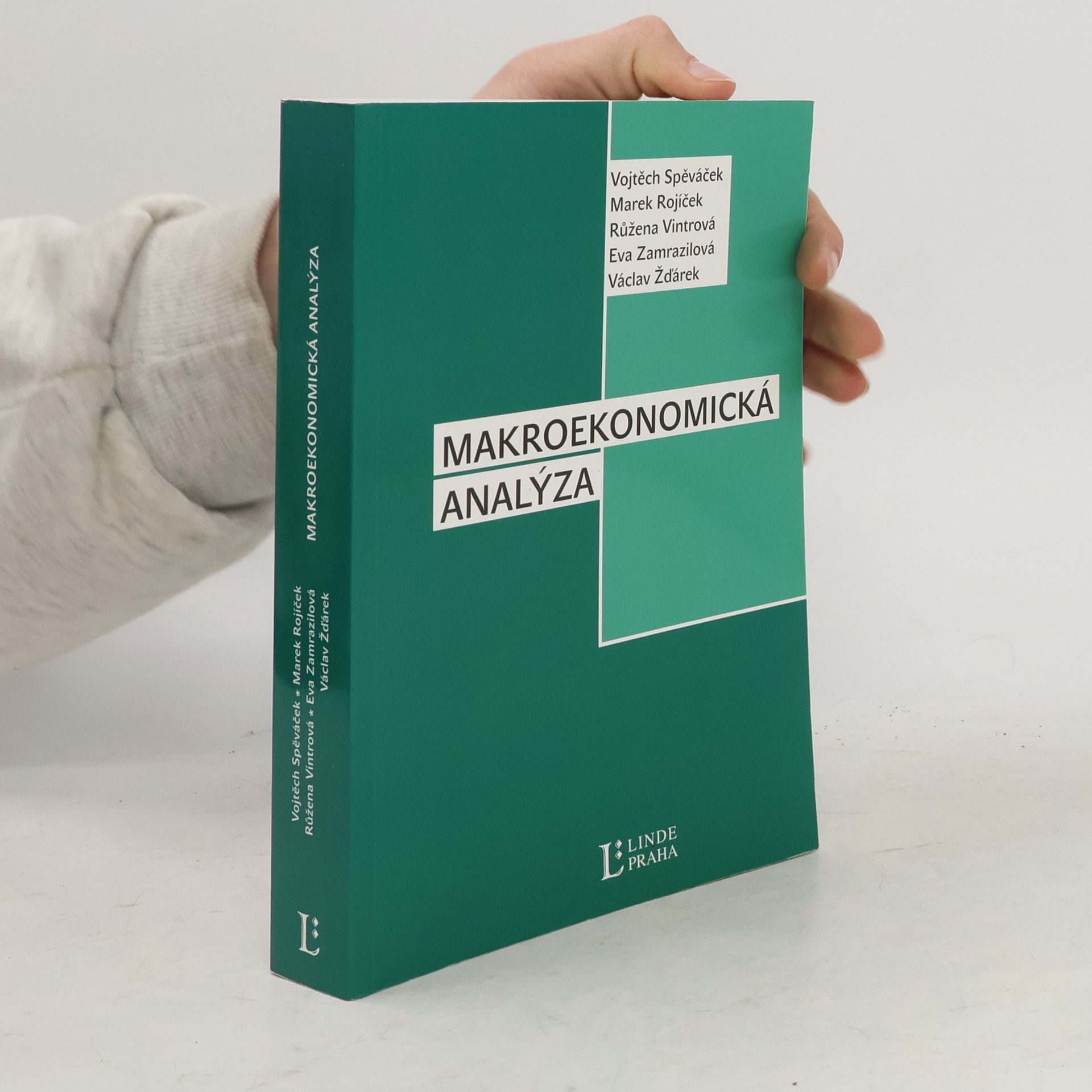 Various authors Makroekonomická analýza