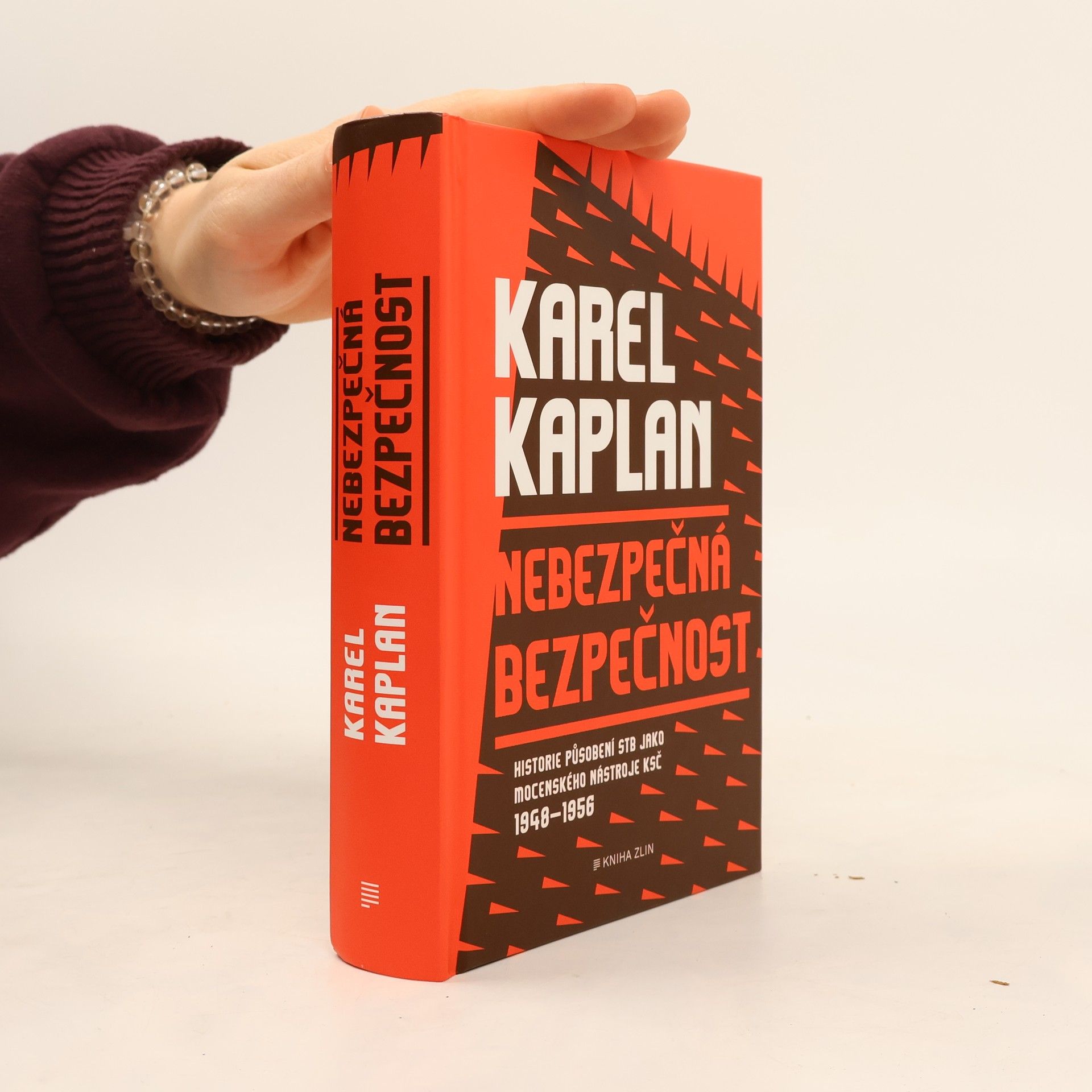 Karel Kaplan Nebezpečná bezpečnost : historie působení StB jako mocenského nástroje KSČ 1948-1956