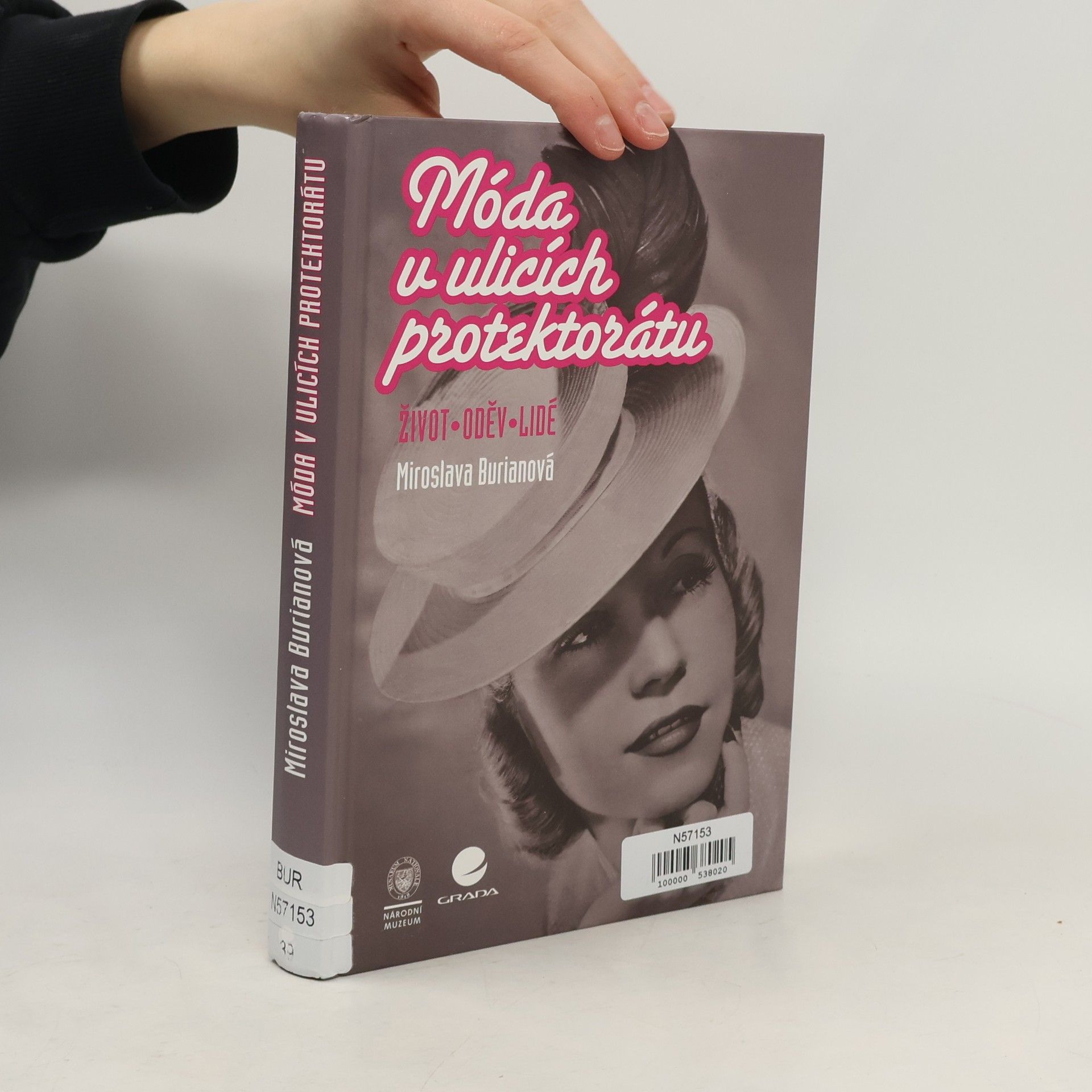 Miroslava Burianová Móda v ulicích protektorátu