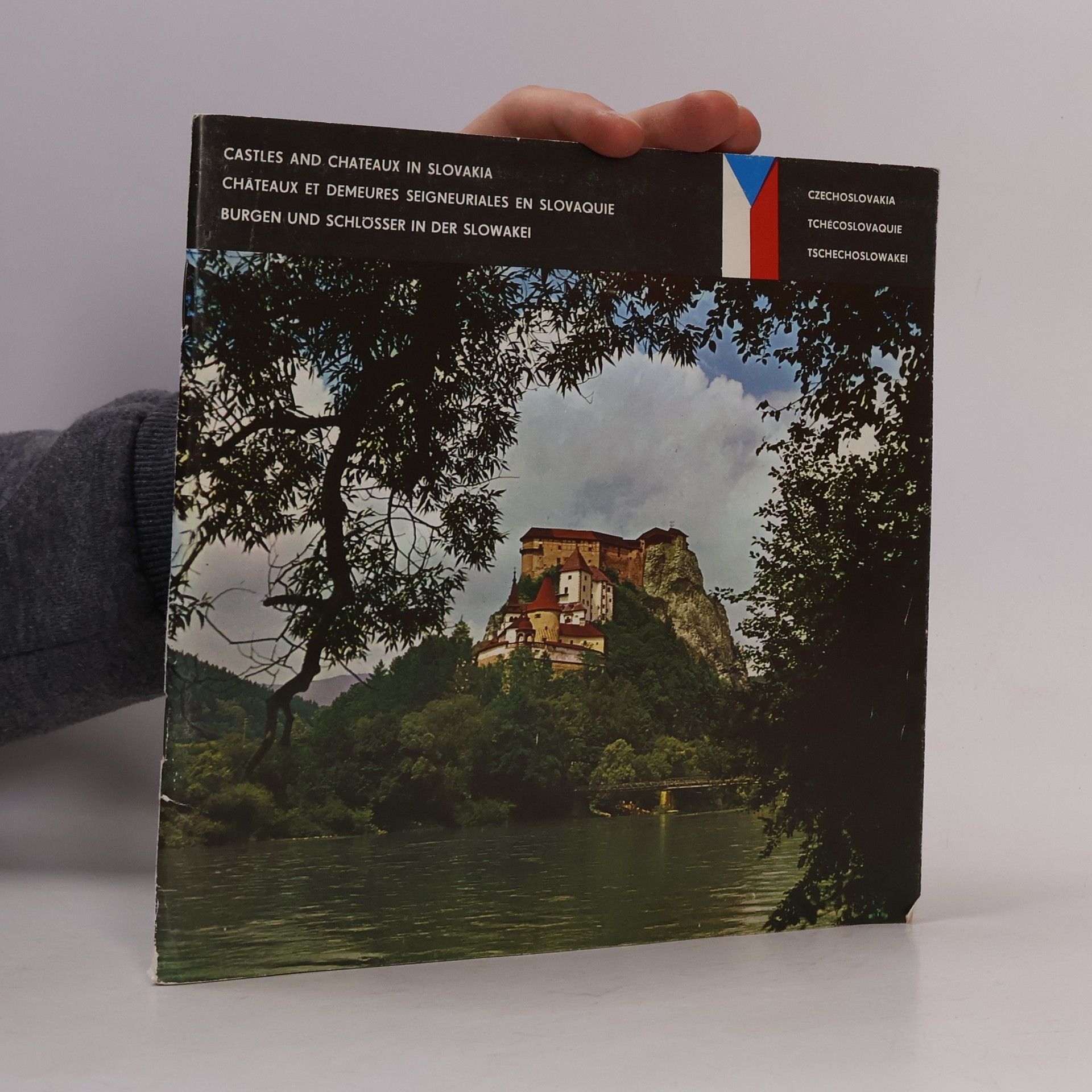 Collectif d'auteurs Castles and Chateaux in Slovakia. Chateaux et demeures seigneuriales en Slovaquie. Burgen und Schlosser in der Slowakei
