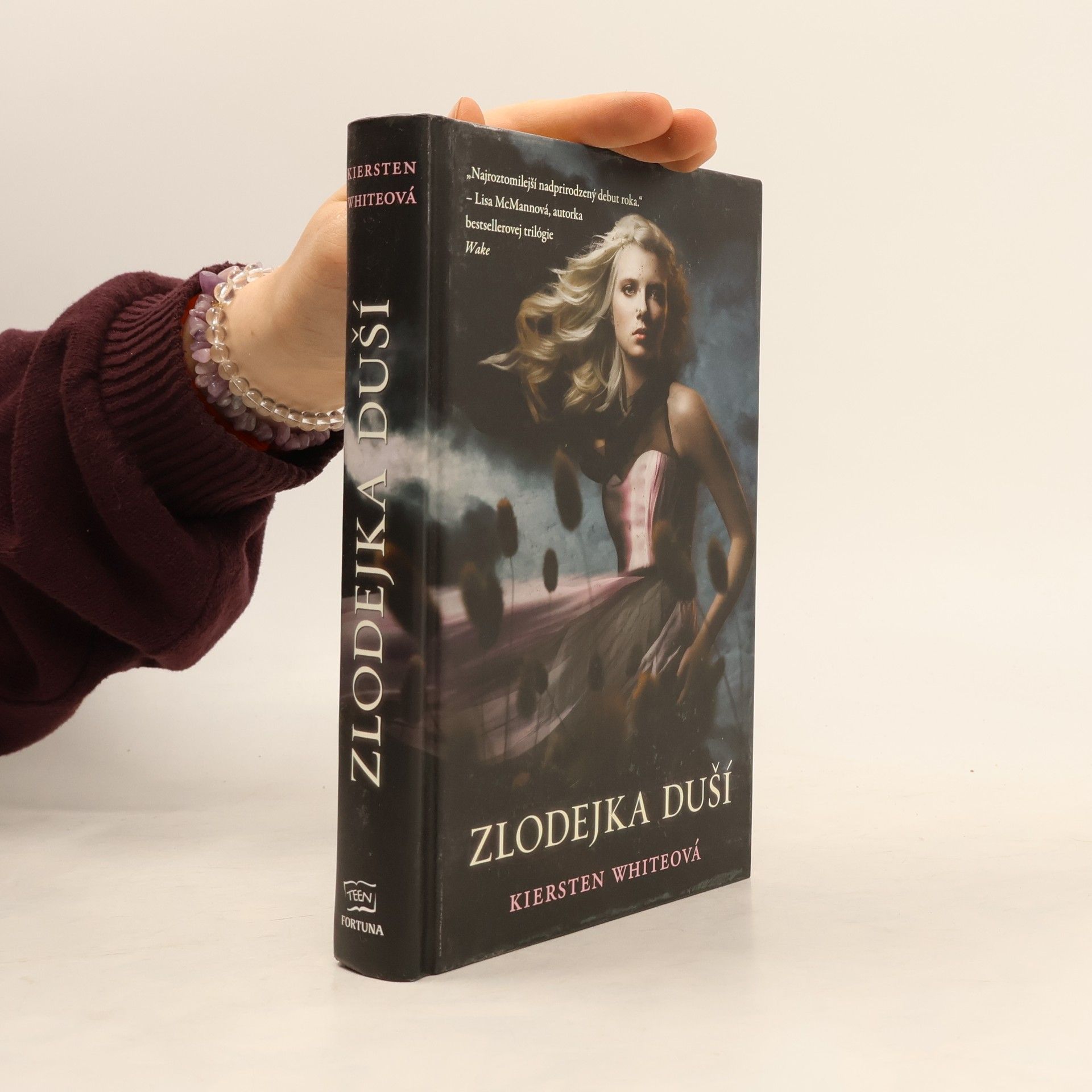 Kiersten White Zlodejka duší