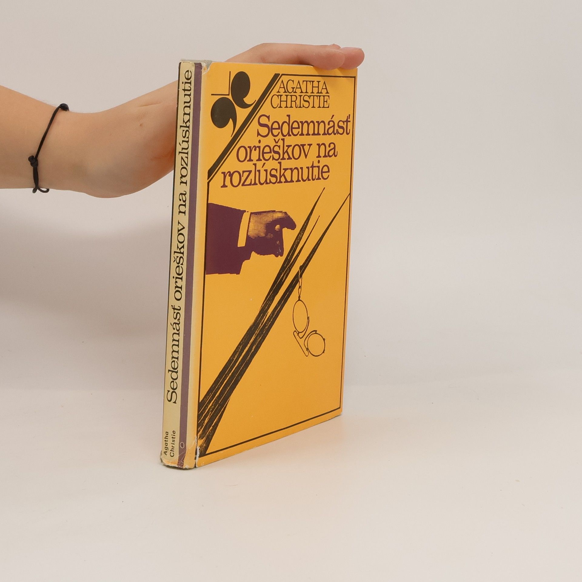 Agatha Christie Sedemnásť orieškov na rozlúsknutie