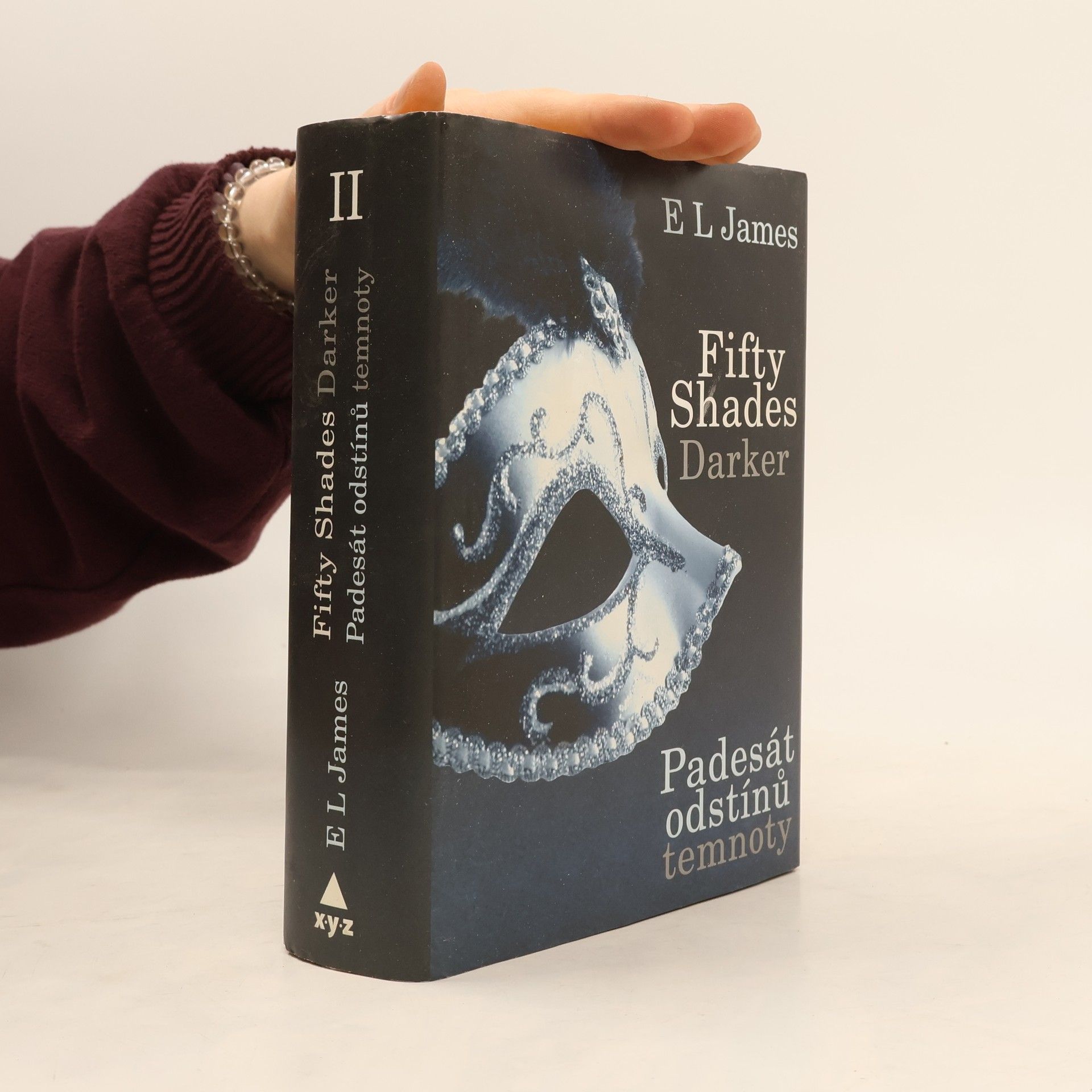E. L. James Padesát odstínů temnoty