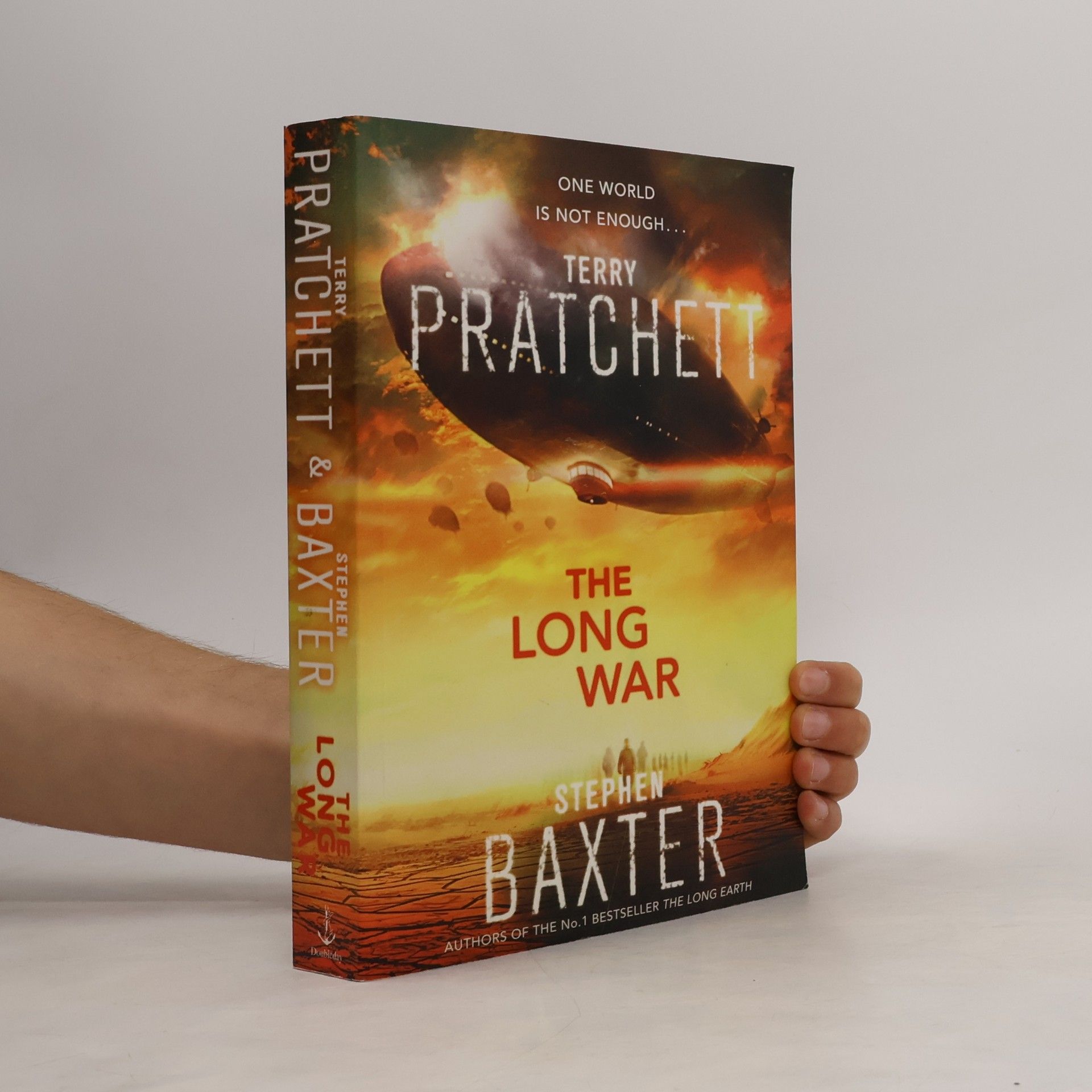 Terry Pratchett The long war