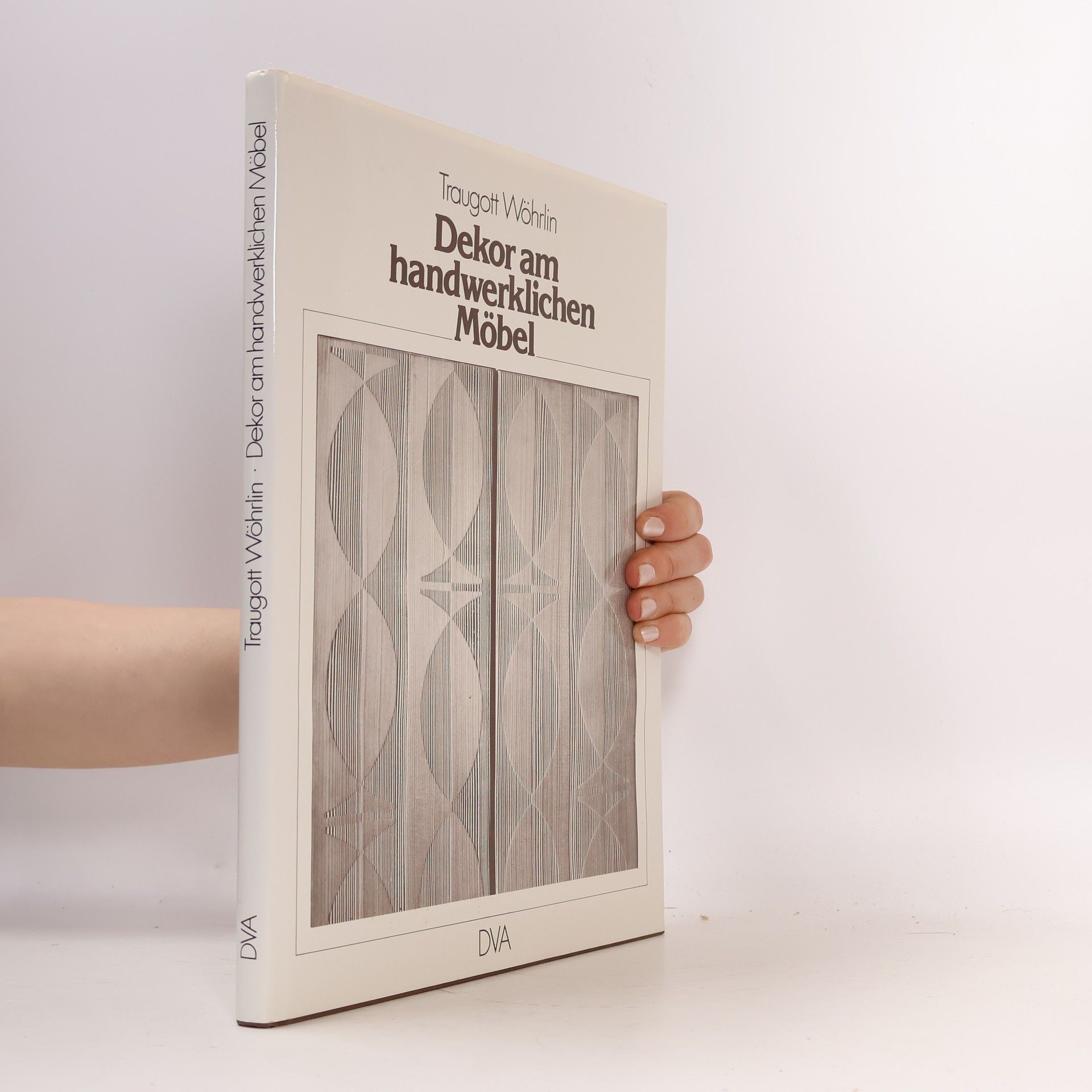 Dekor am handwerklichen Möbel