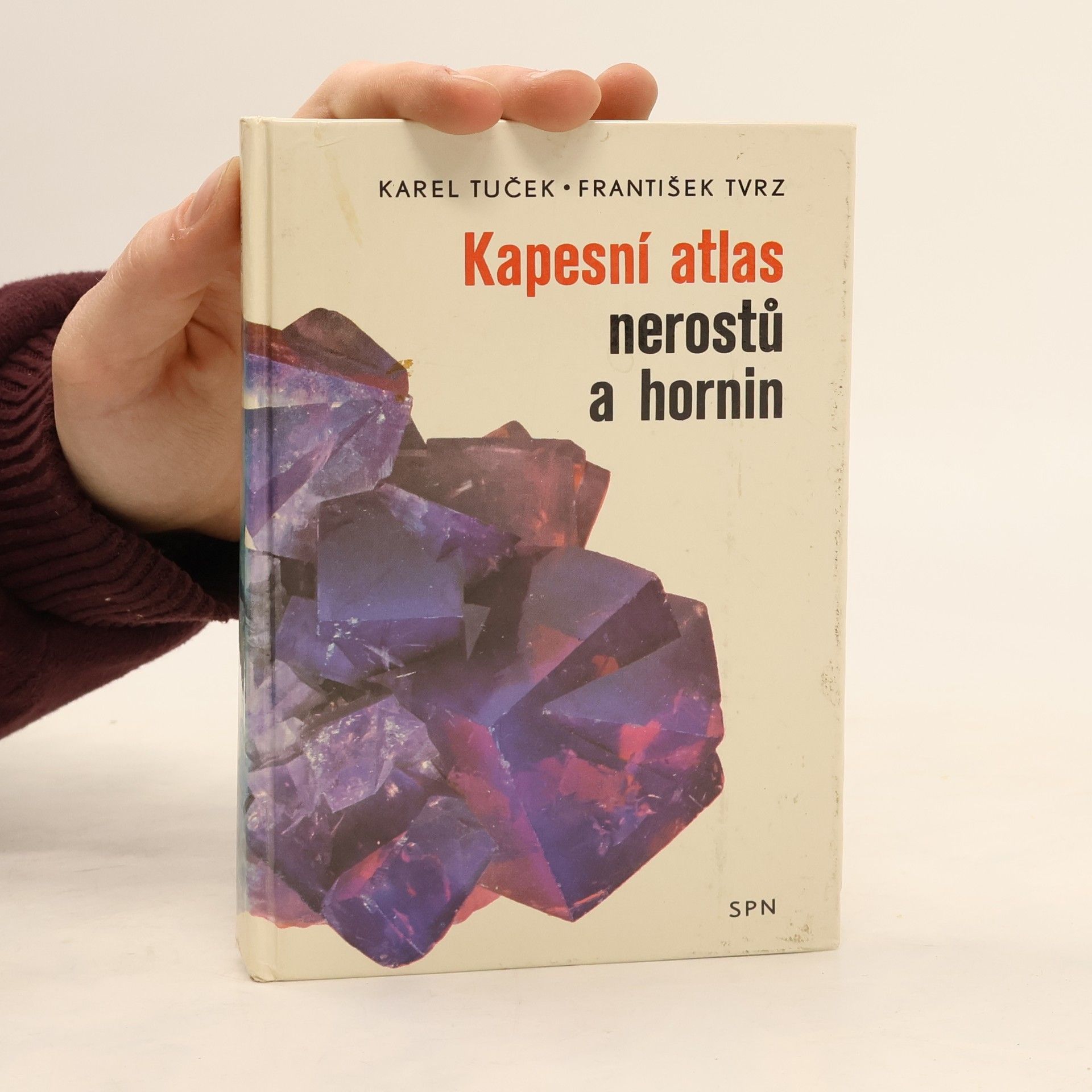 Karel Tuček Kapesní atlas nerostů a hornin