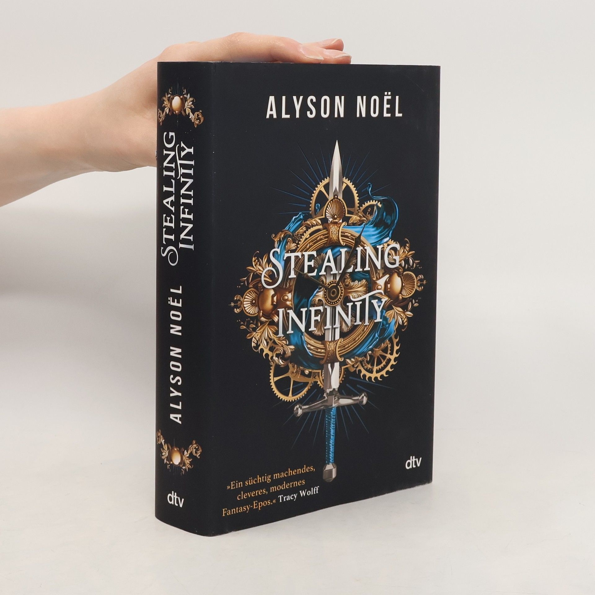 Alyson Noë͏l Stealing infinity