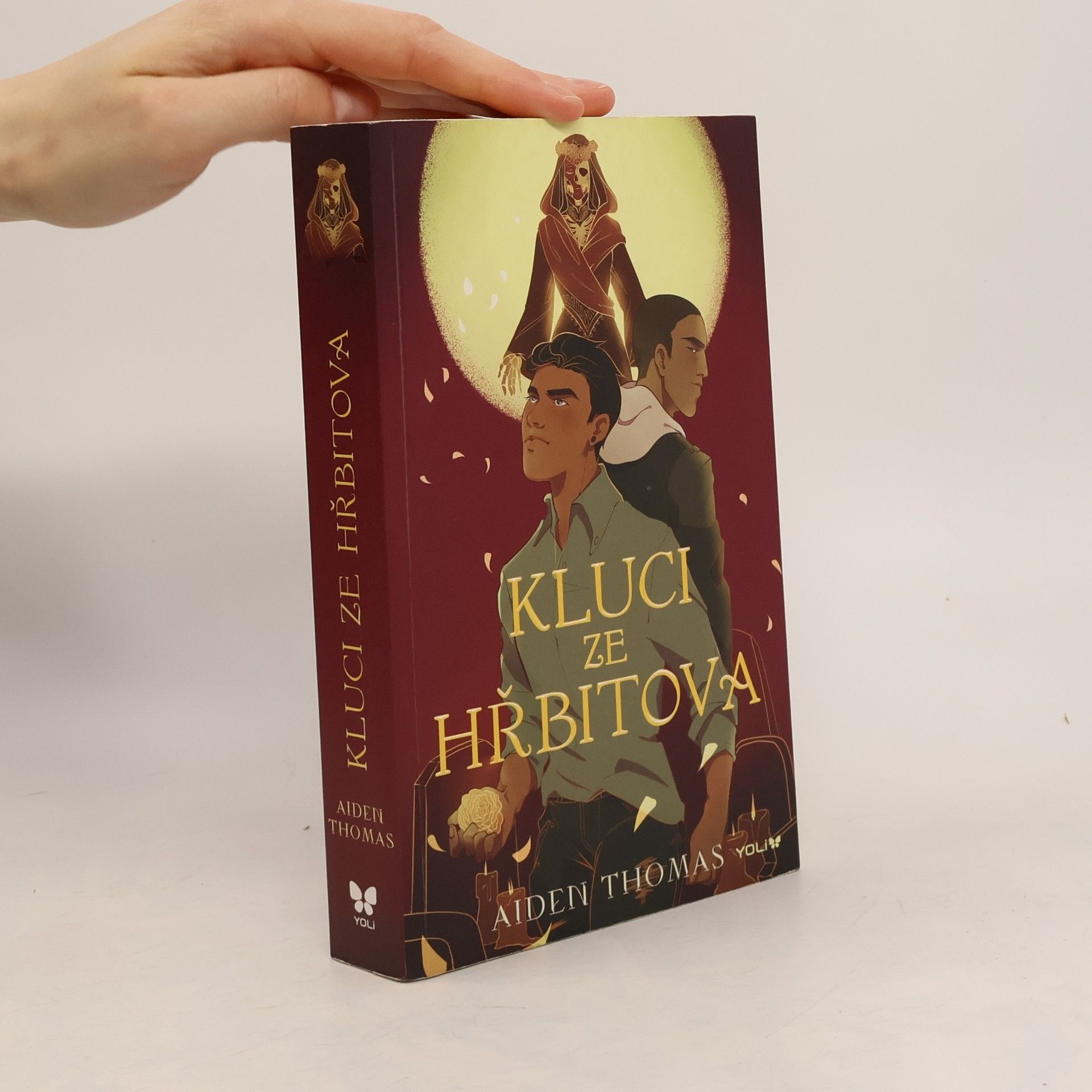 Aiden Thomas Kluci ze hřbitova