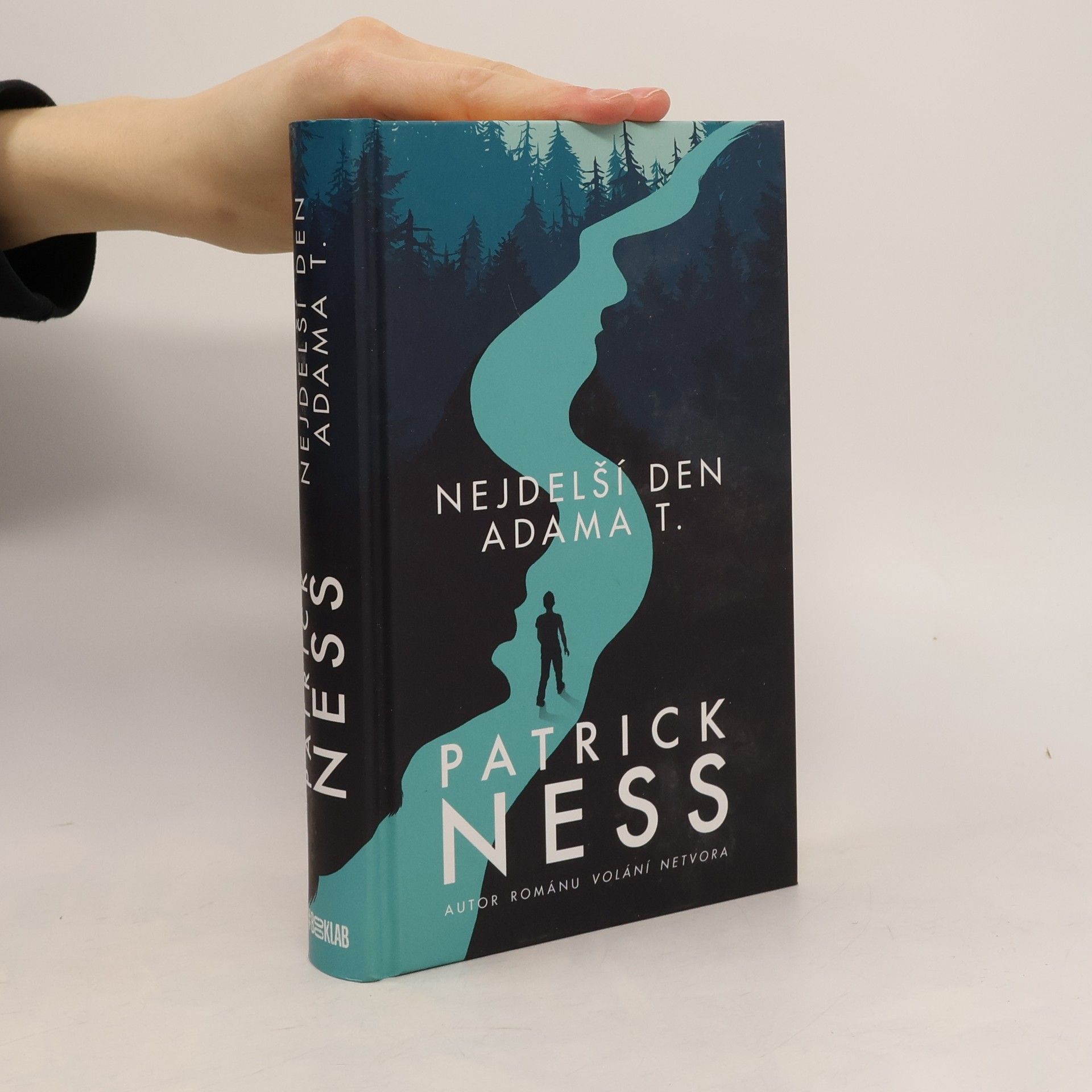 Patrick Ness Nejdelší den Adama T.