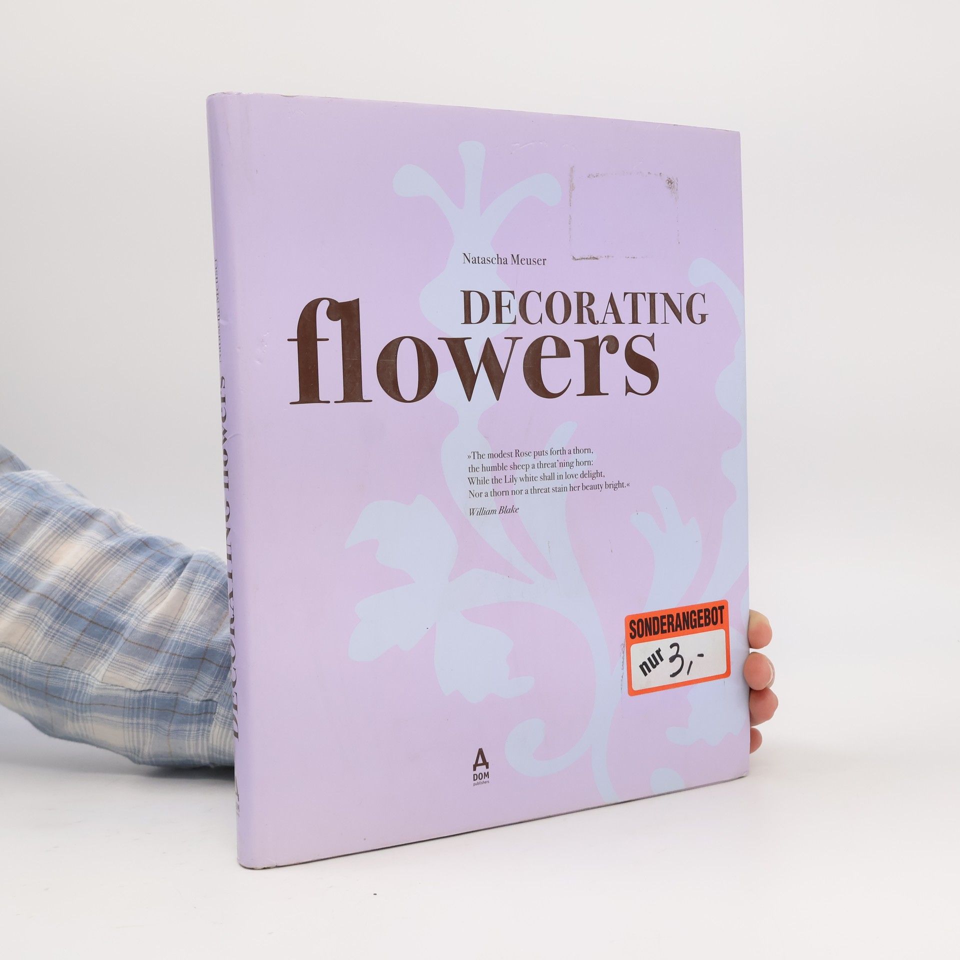 Natascha Meuser Decorating Flowers