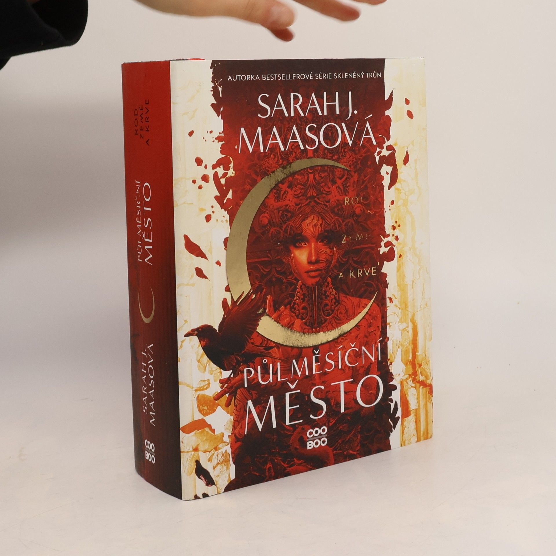 Sarah J. Maas Půlměsíční město. Rod země a krve