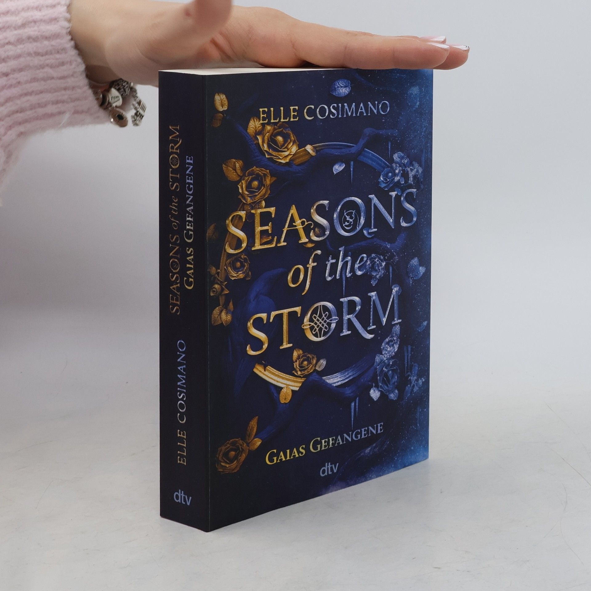 Elle Cosimano Seasons of the Storm. Gaias Gefangene