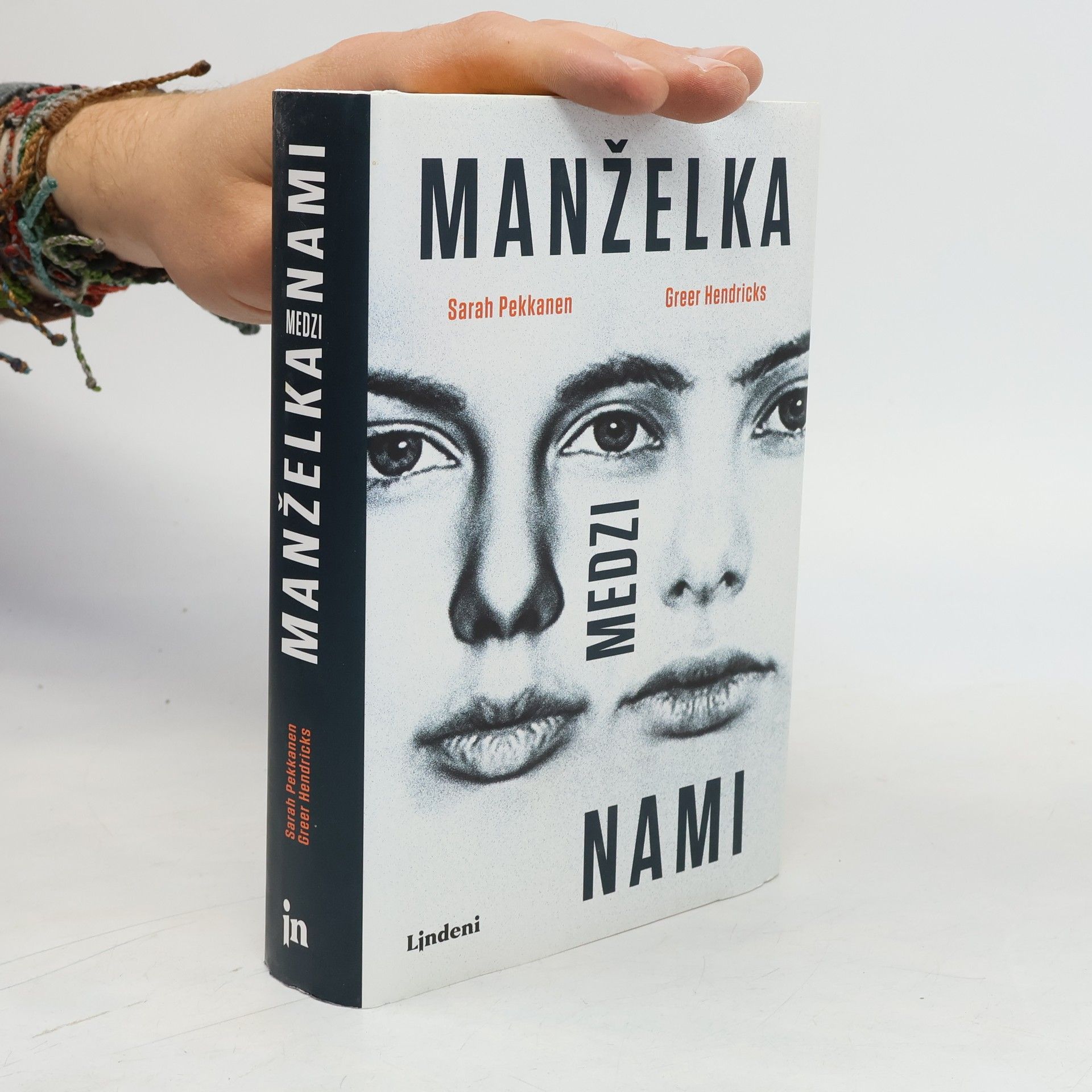 Greer Hendricks Manželka medzi nami