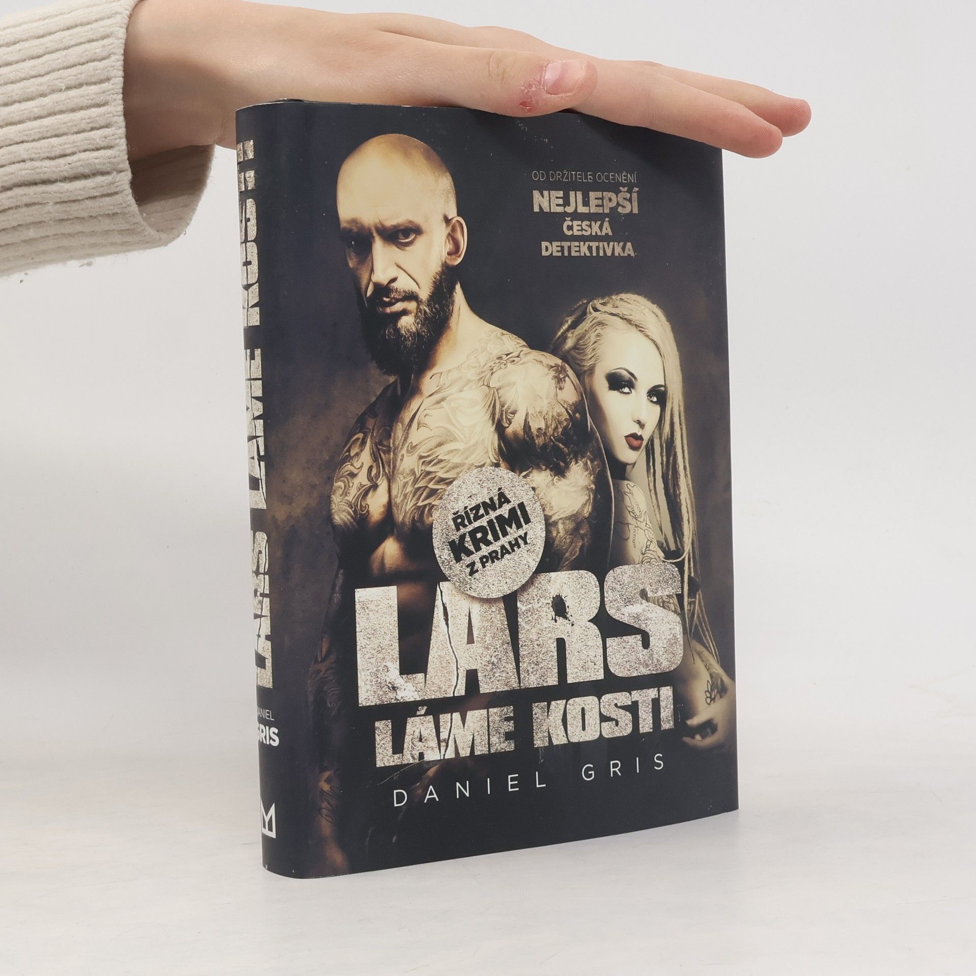Daniel Gris Lars láme kosti