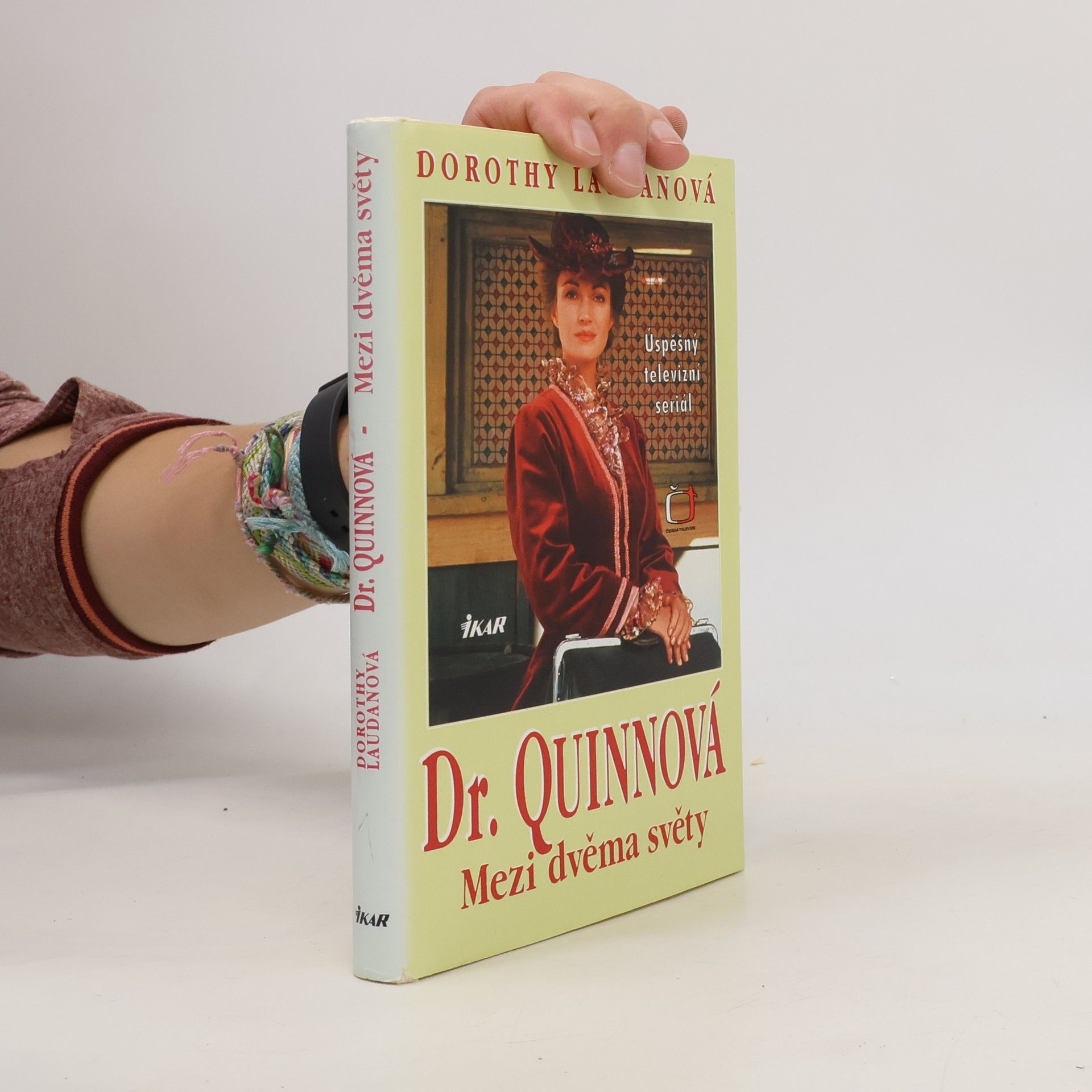 Dorothy Laudan Mezi dvěma světy. Dr. Quinnová 1. díl
