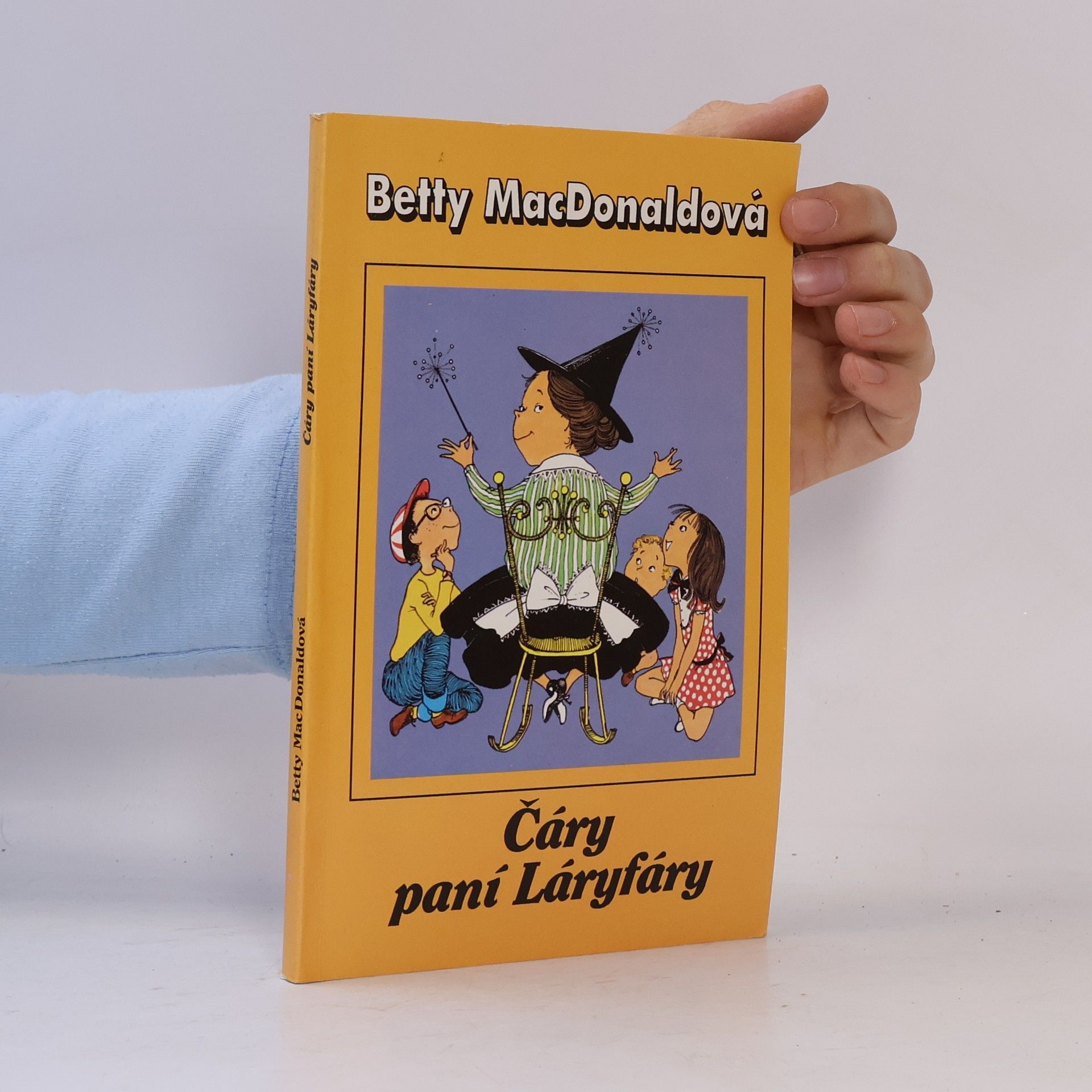 Betty MacDonald Čáry paní Láryfáry