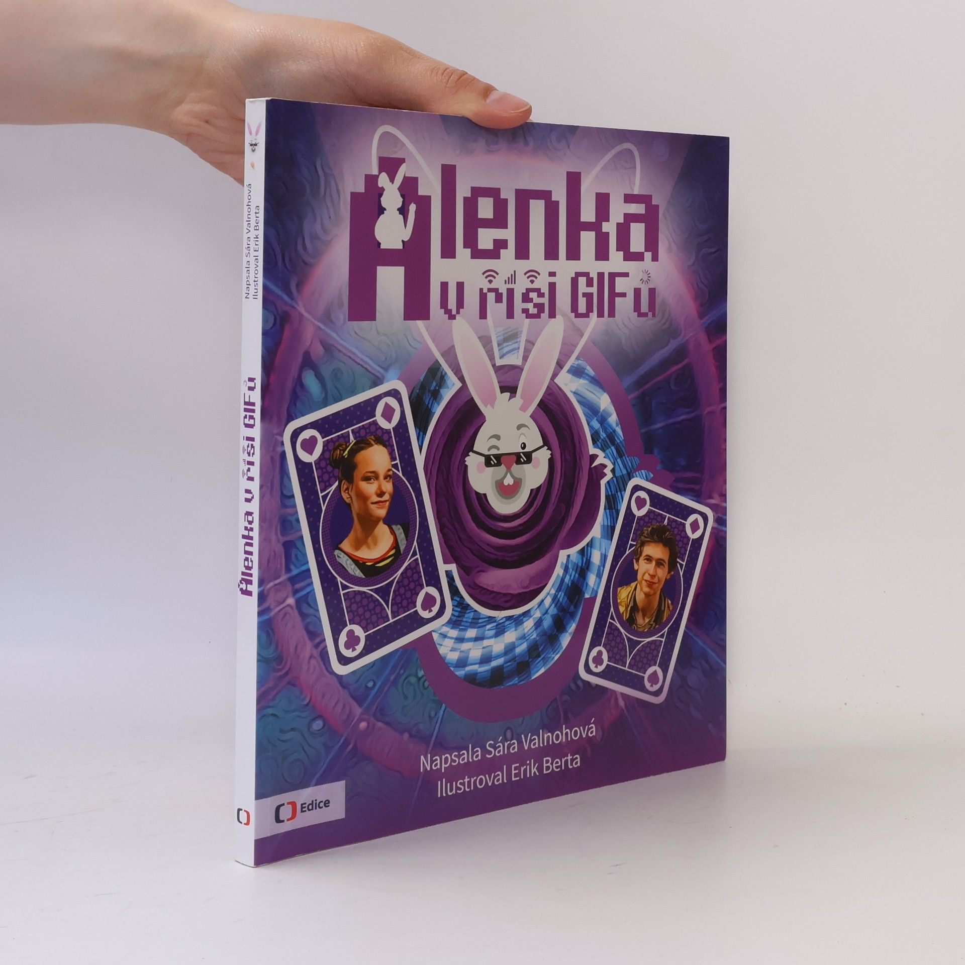 Sára Valnohová Alenka v říši GIFů
