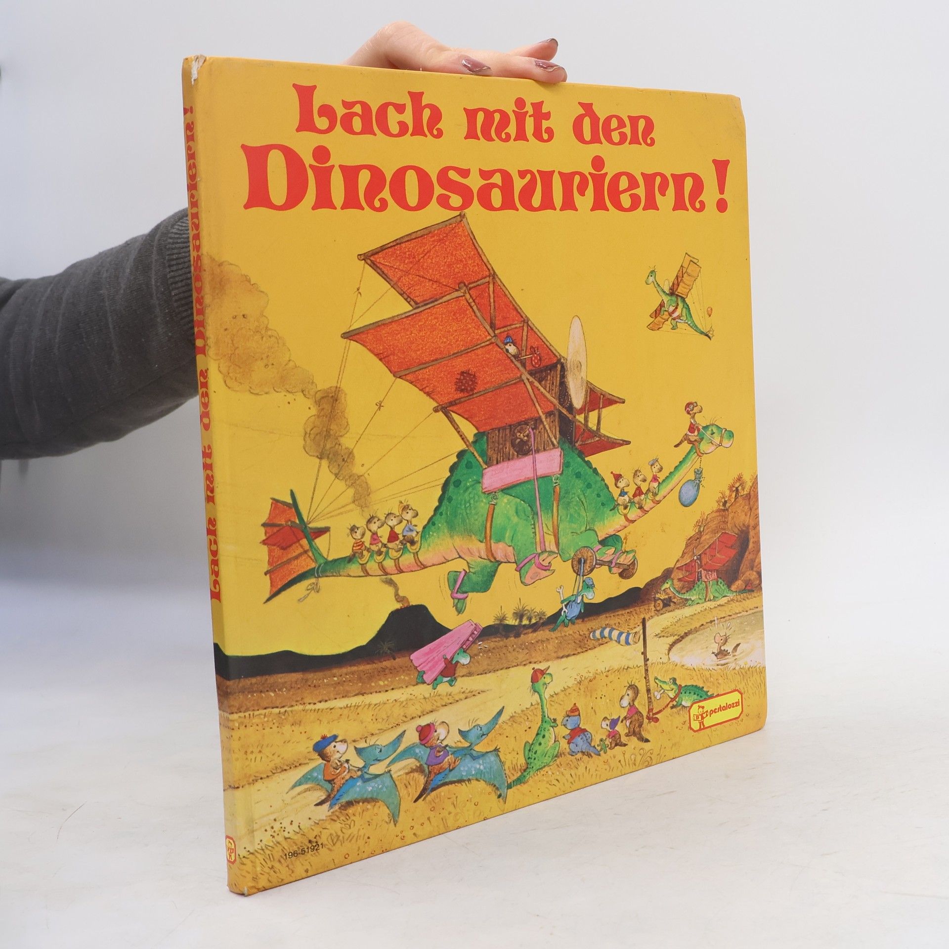 Tony Hutchings Lach mit den Dinosauriern!