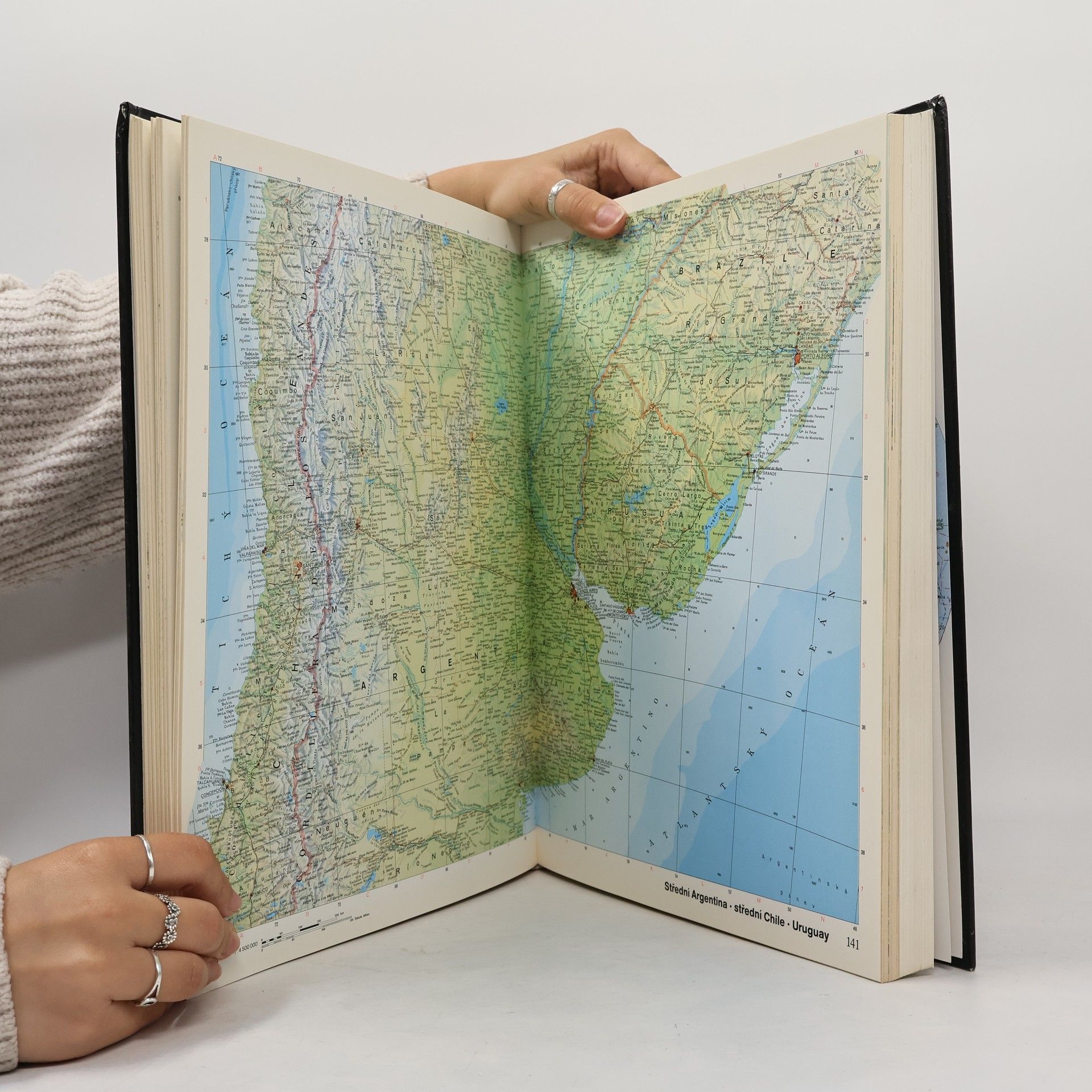 Helena Kholová Velký ilustrovaný atlas světa