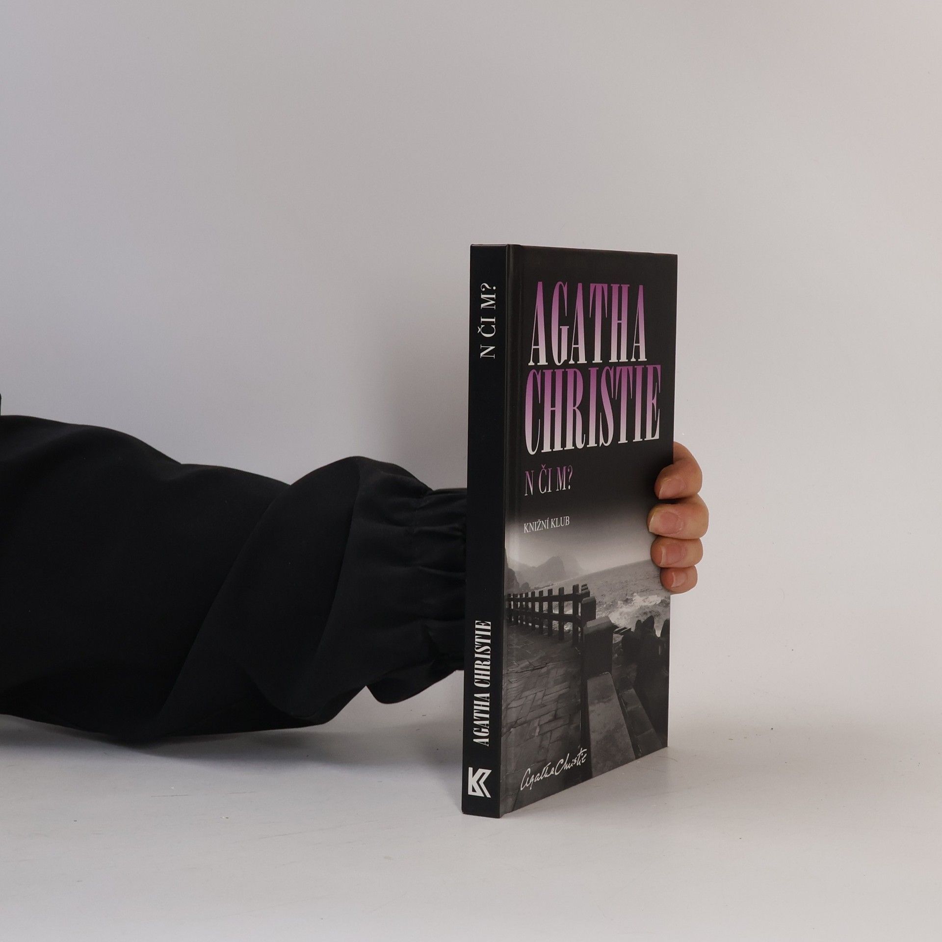 Agatha Christie N či M?