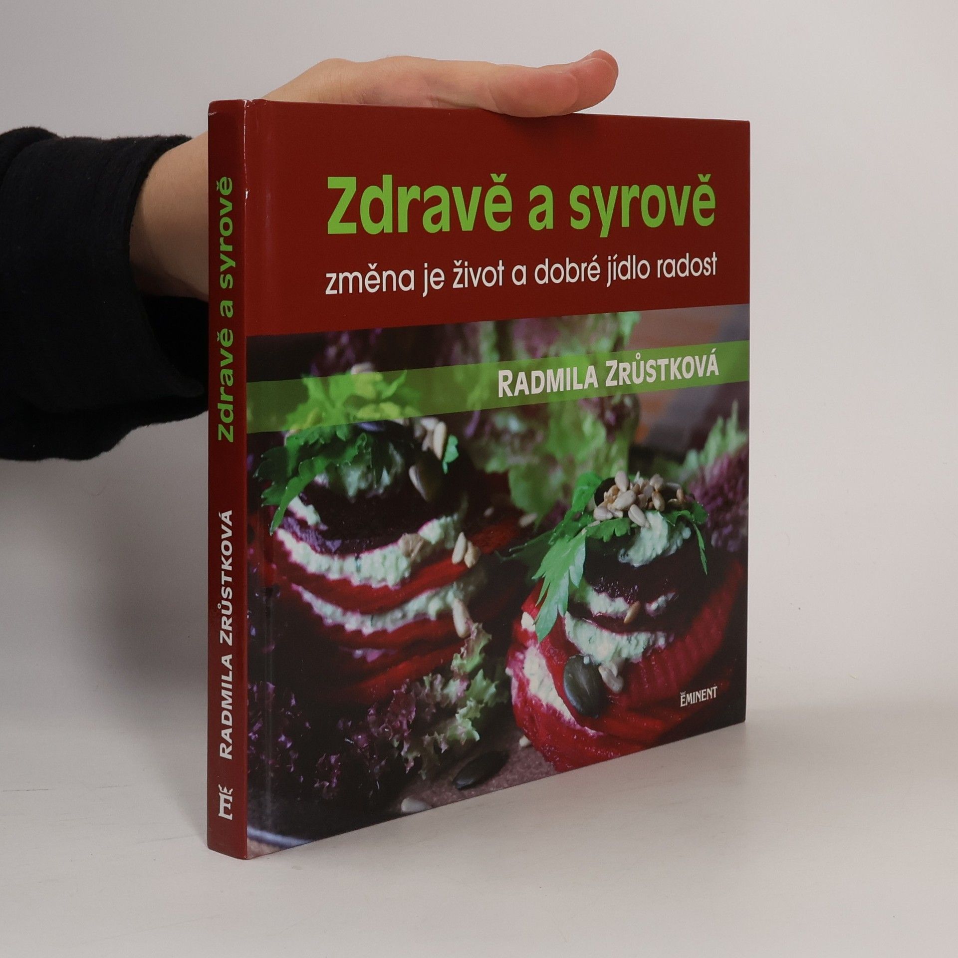 Radmila Zrůstková Zdravě a syrově : změna je život a dobré jídlo radost
