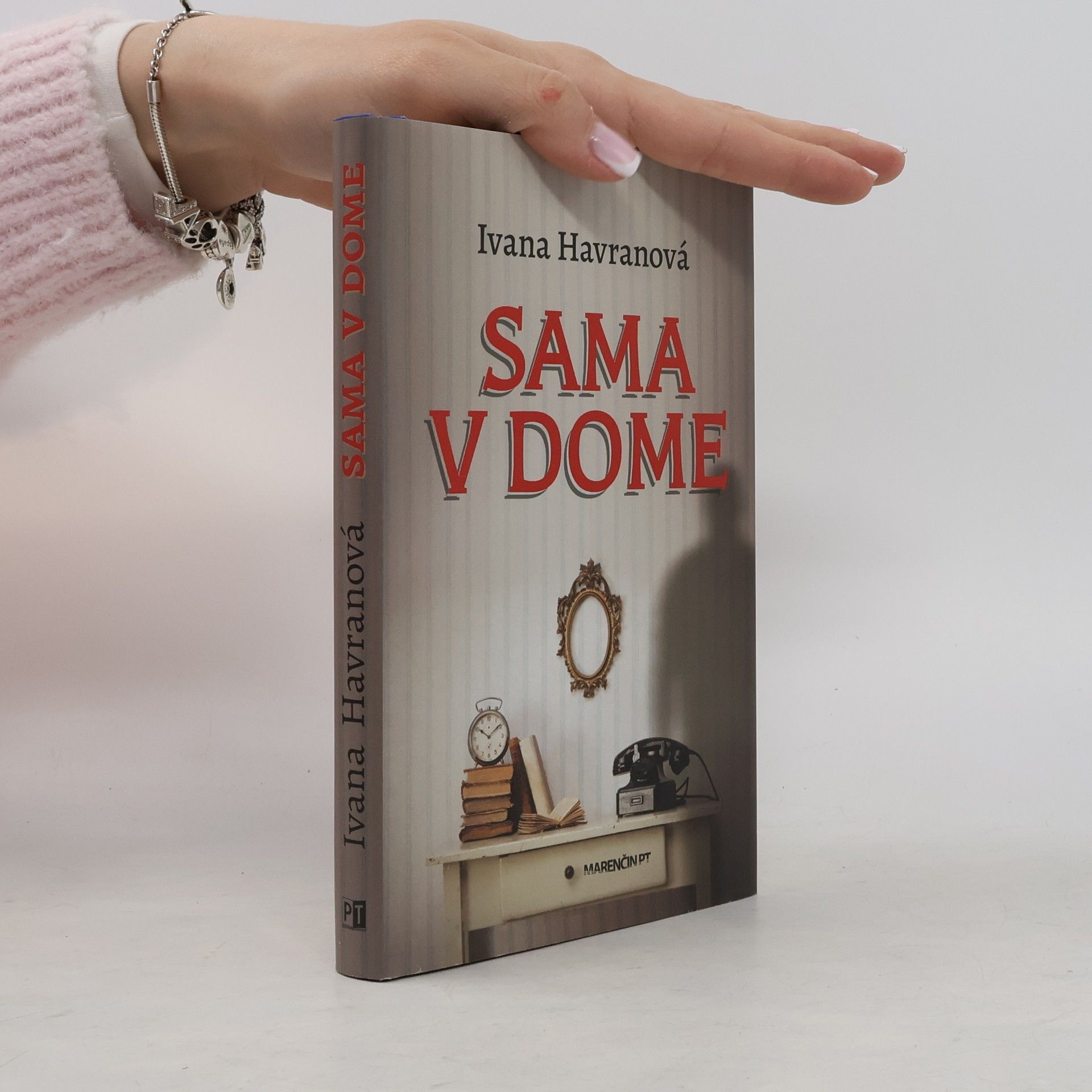 Sama v dome