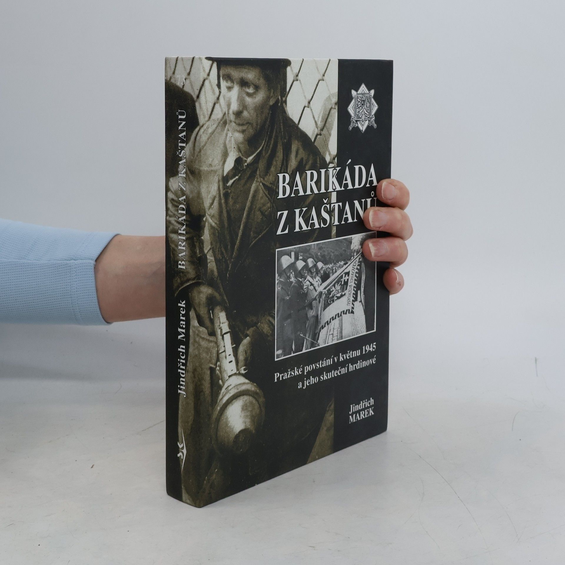 Barikáda z kaštanů. Pražské povstání v květnu 1945 a jeho skuteční hrdinové