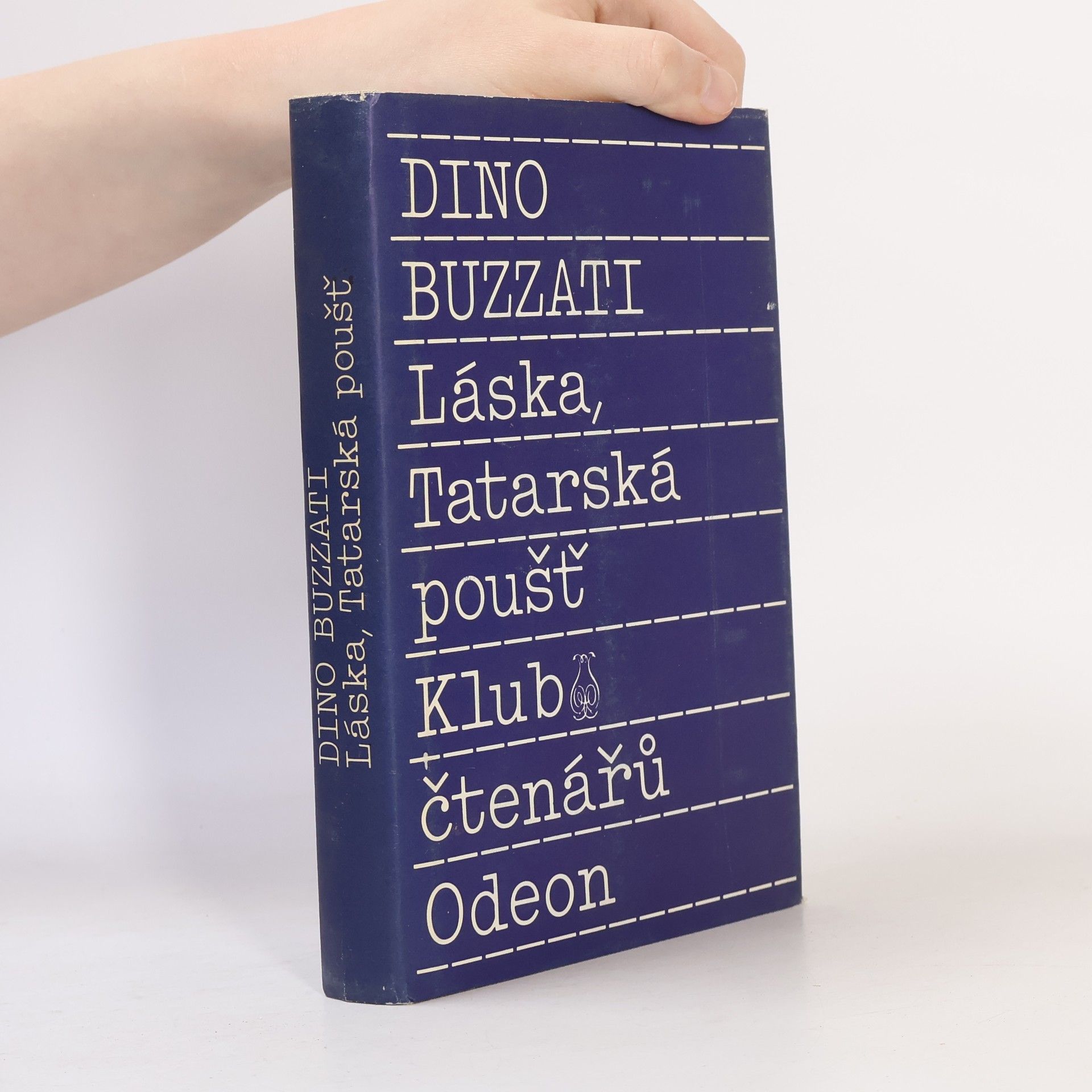 Dino Buzzati Láska.Tatarská poušť