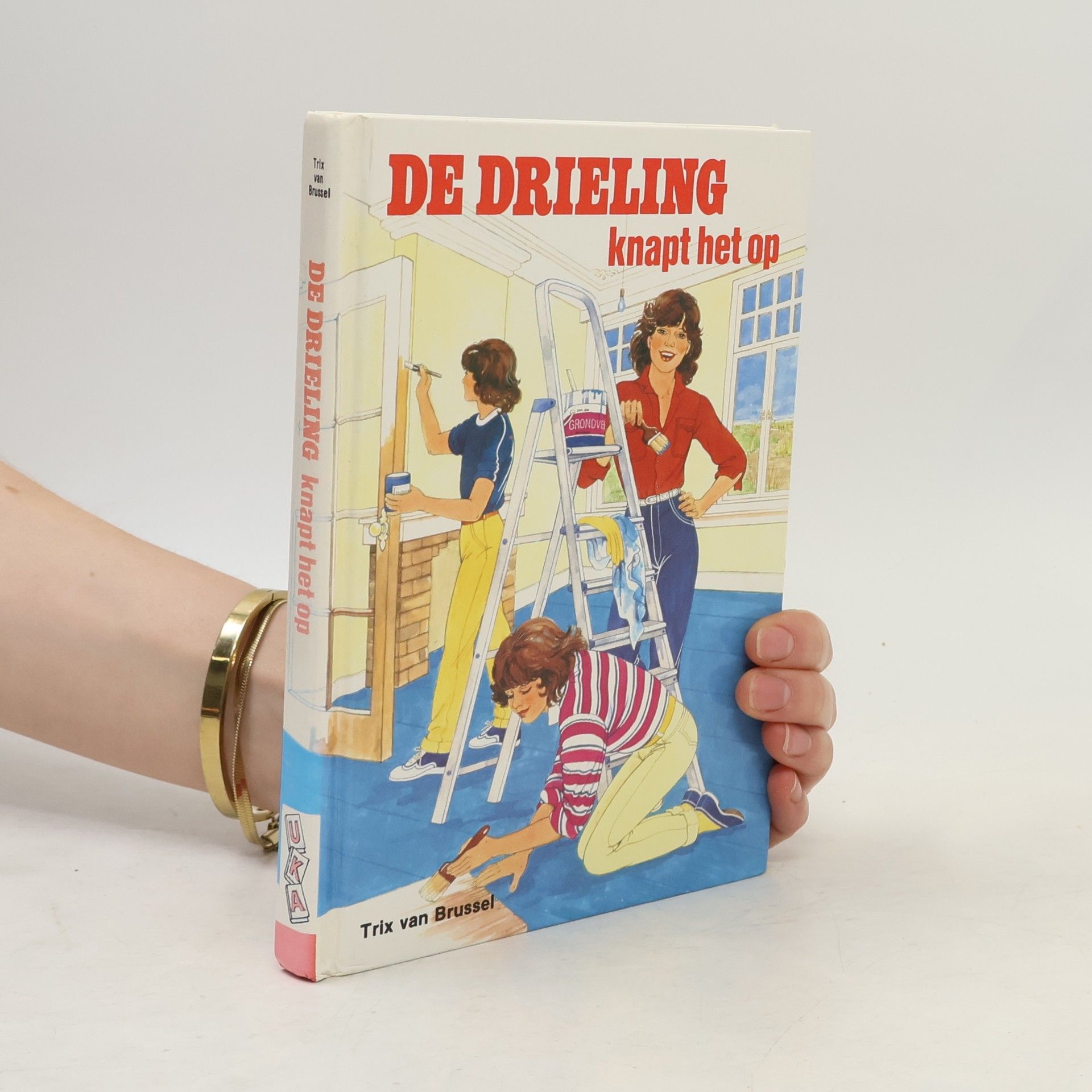 Trix van Brussel De drieling knapt het op