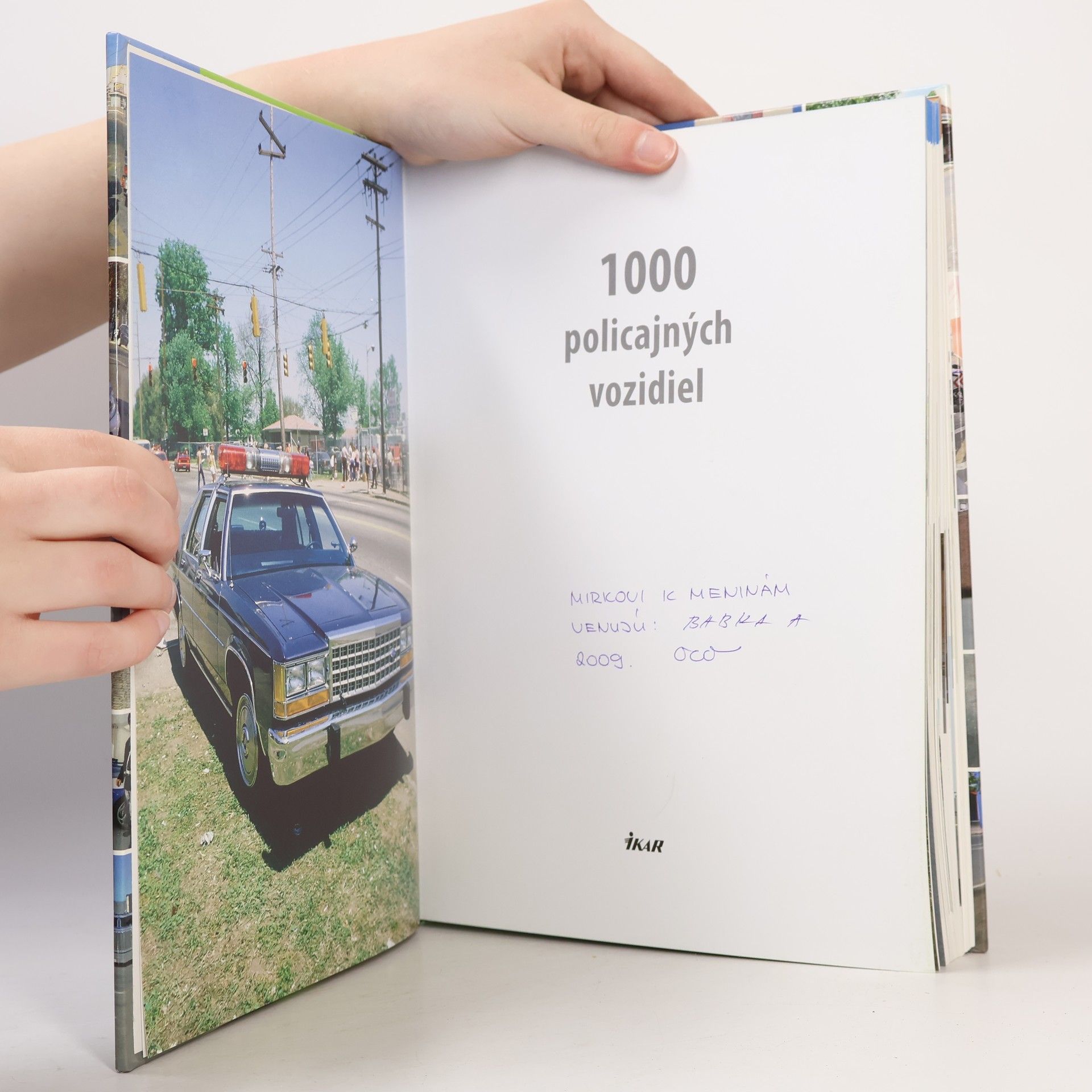 Autorenkollektiv 1000 policajných vozidiel