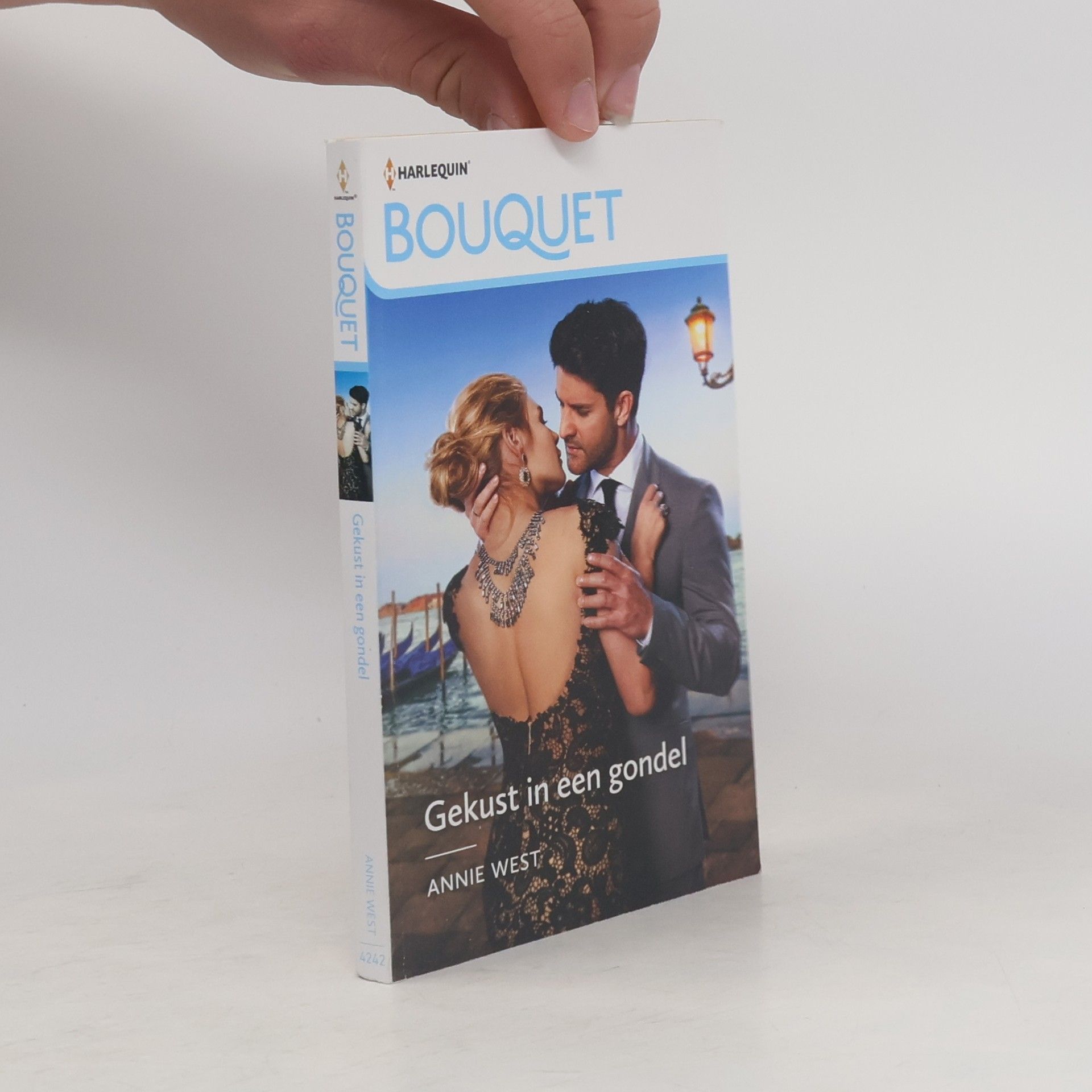 Anne West Bouquet - 4242: Gekust in een gondel