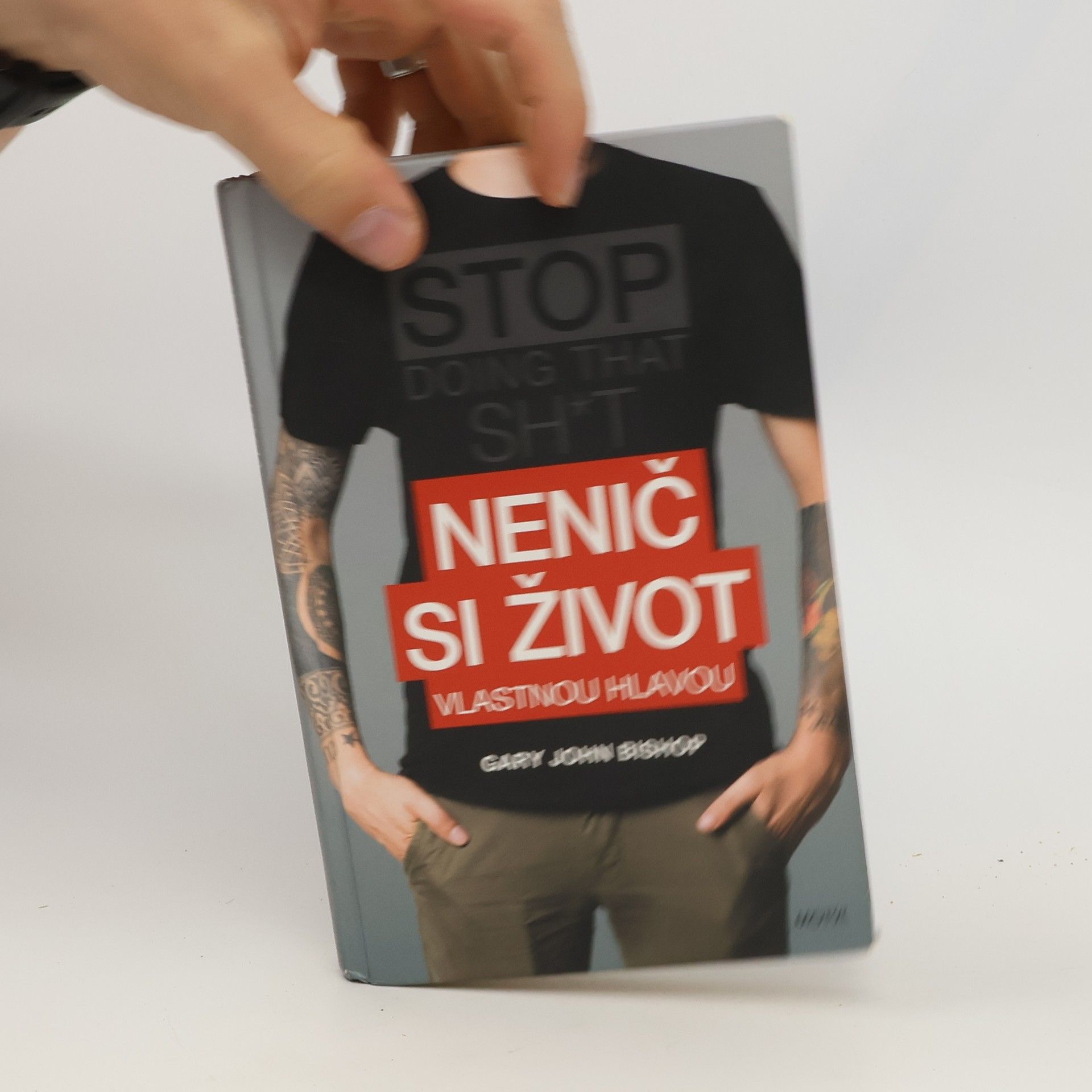 Gary John Bishop Nenič si život vlastnou hlavou