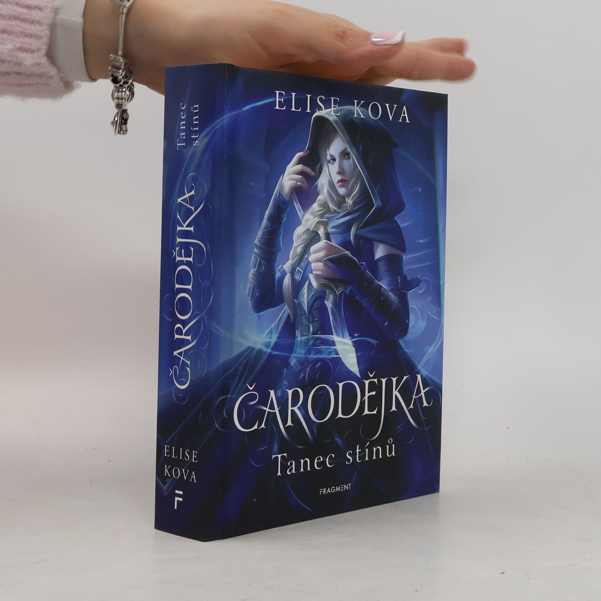 Elise Kova Čarodějka. Tanec stínů