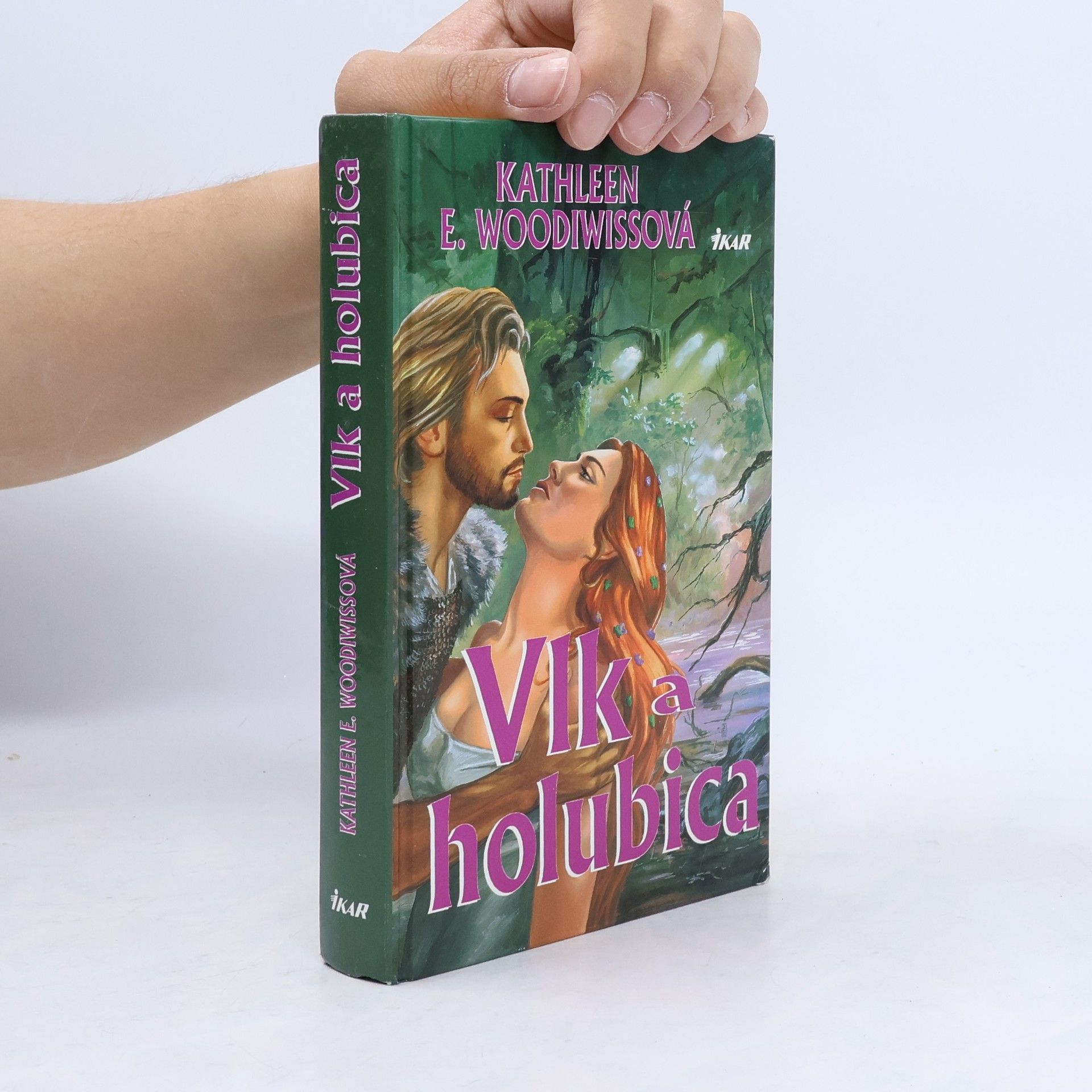 Kathleen E. Woodiwiss Vlk a holubica