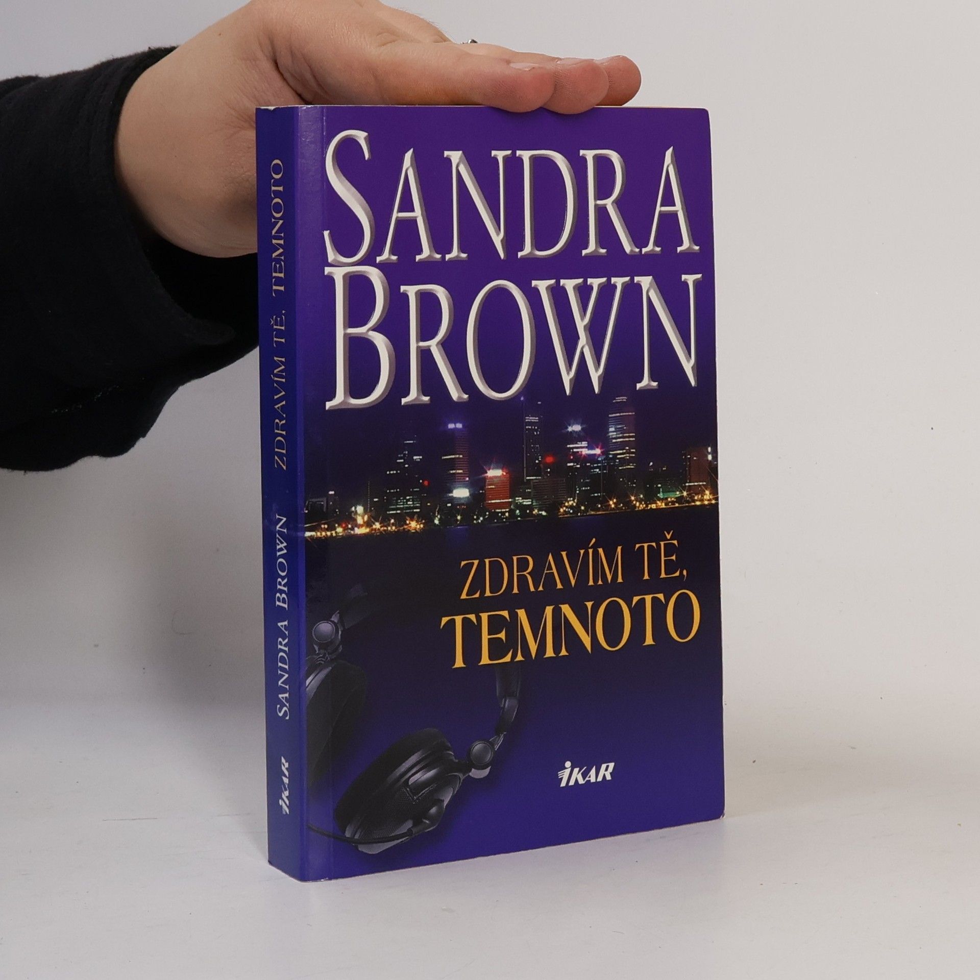 Sandra Brown Zdravím tě, temnoto