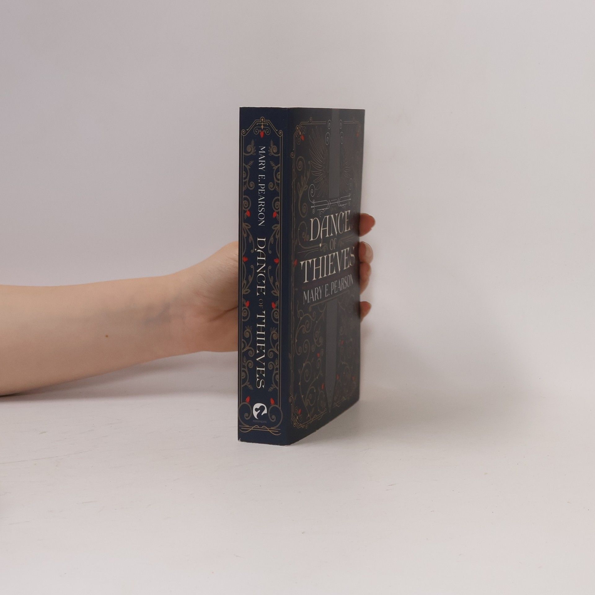 Mary E. Pearson Dance of thieves