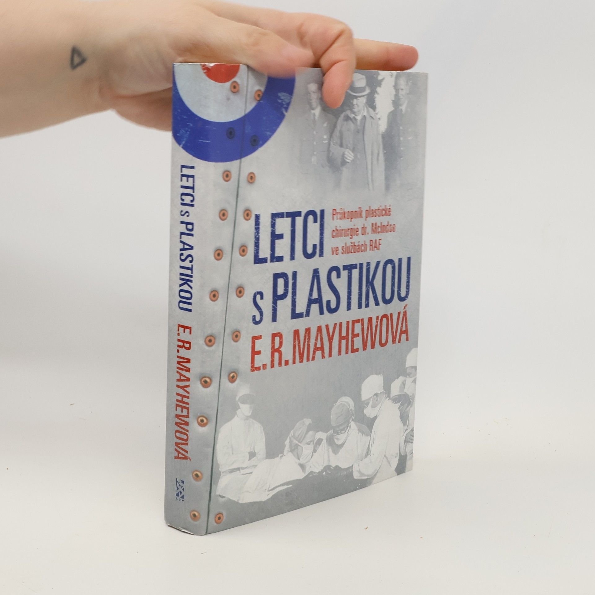 E.R. Mayhew Letci s plastikou